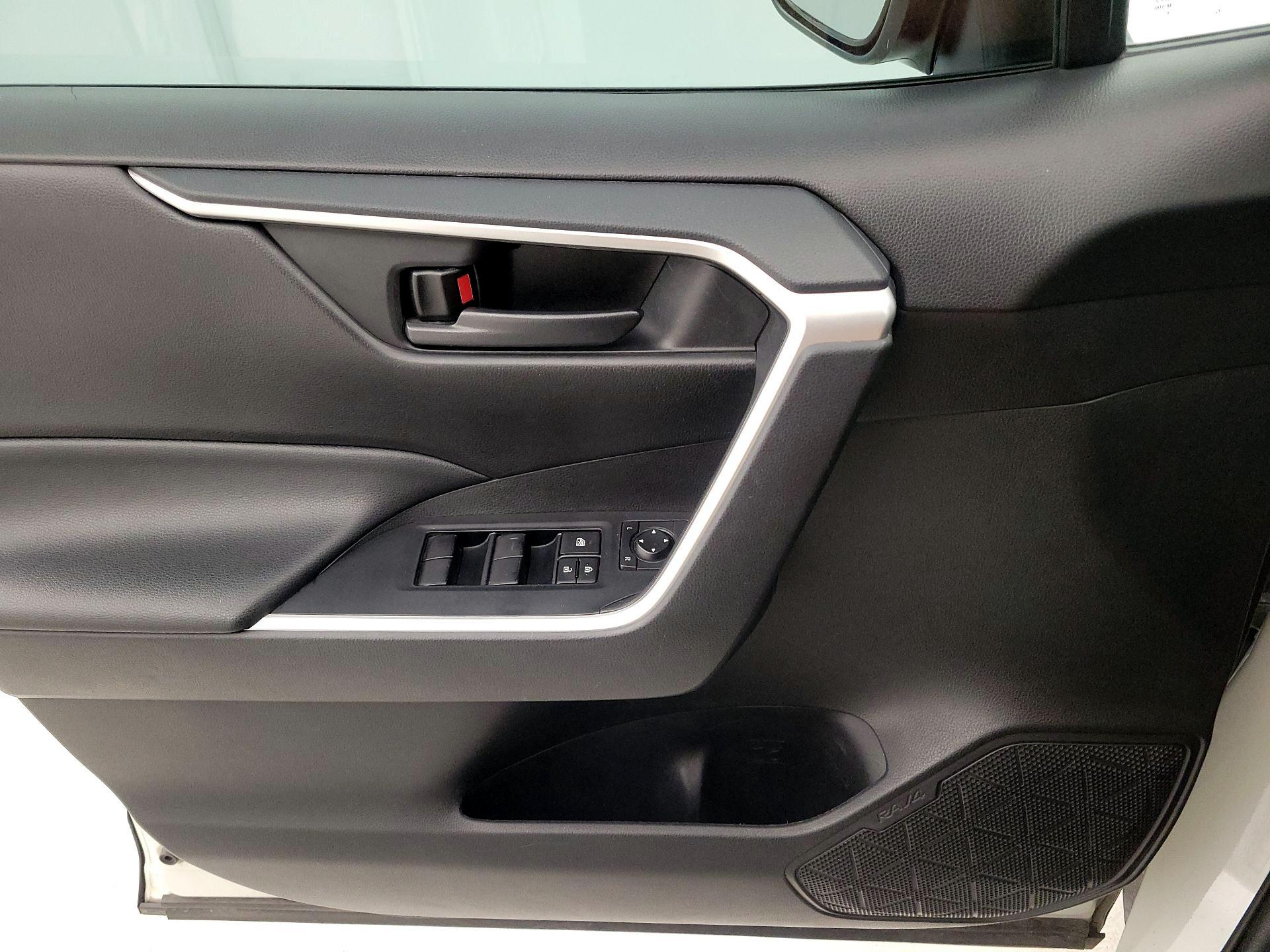 Thumbnail: 2021 Toyota RAV4 - 12