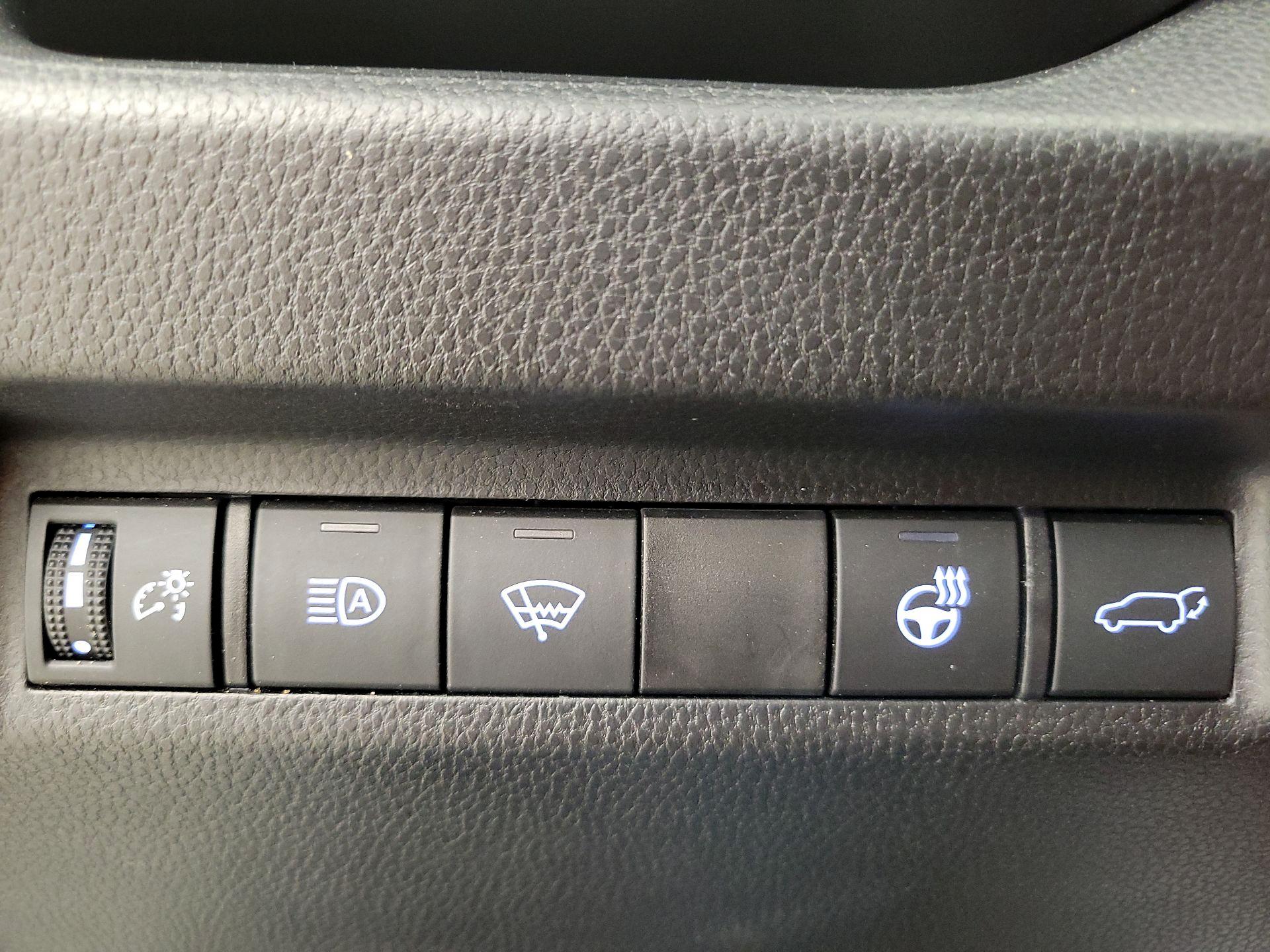 Thumbnail: 2021 Toyota RAV4 - 13