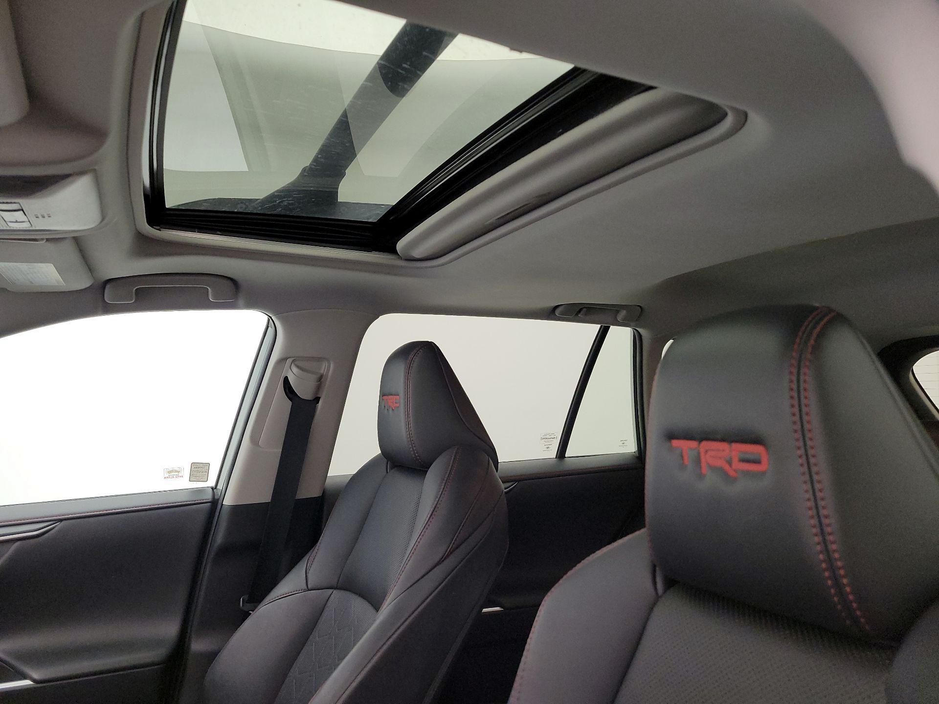 Thumbnail: 2021 Toyota RAV4 - 20