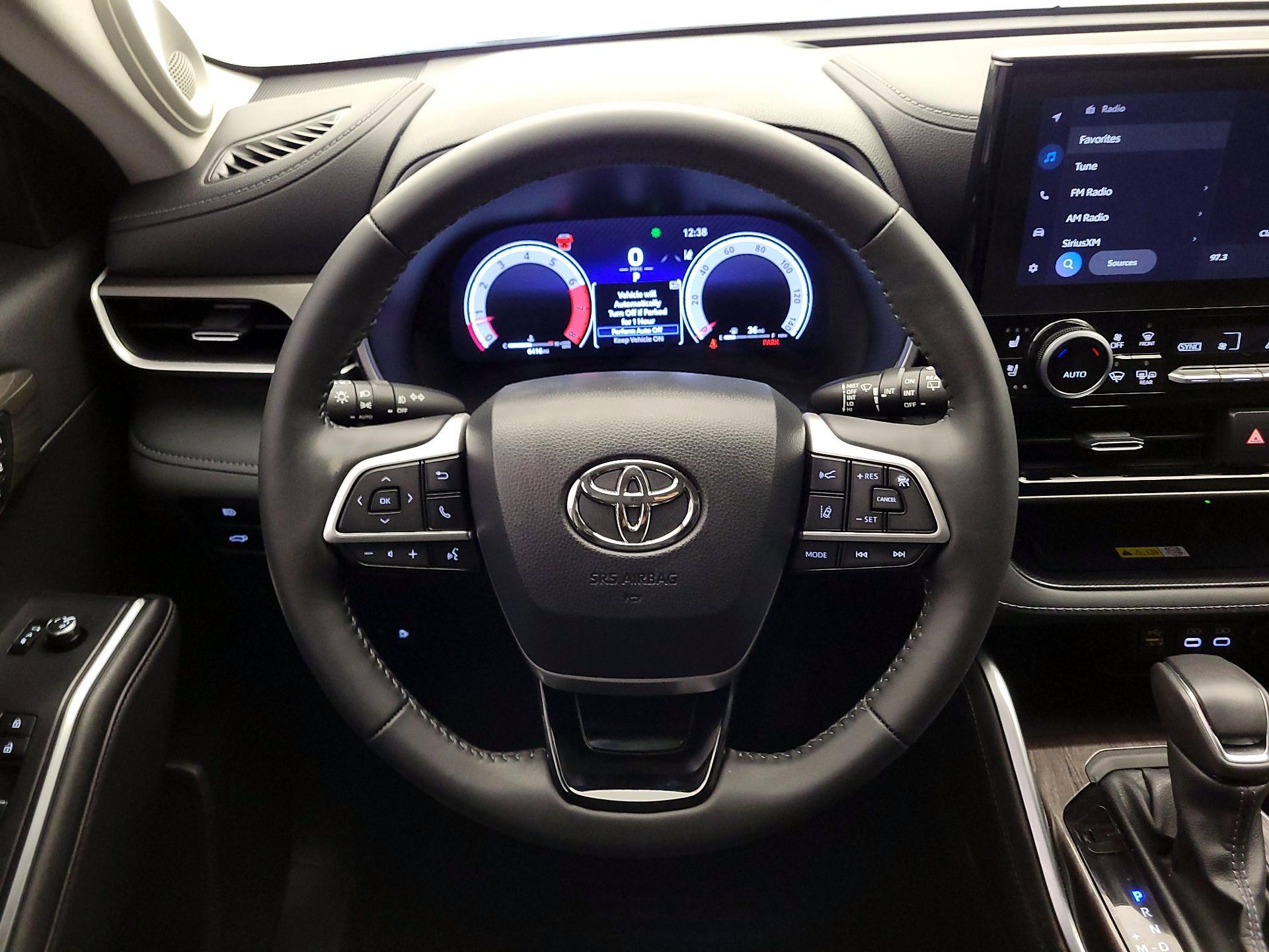 Thumbnail: 2024 Toyota Highlander - 10