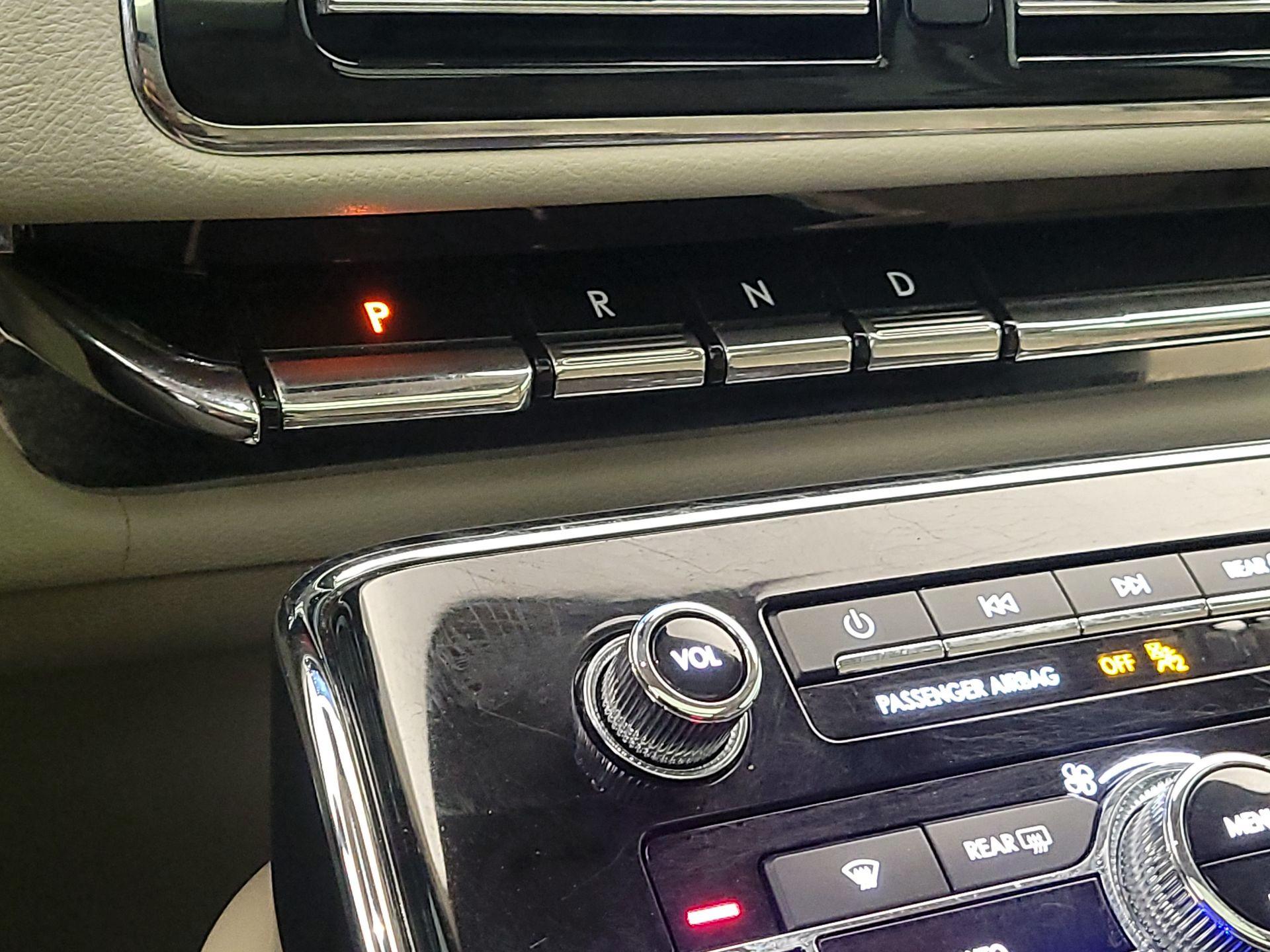 Thumbnail: 2019 Lincoln Navigator - 18