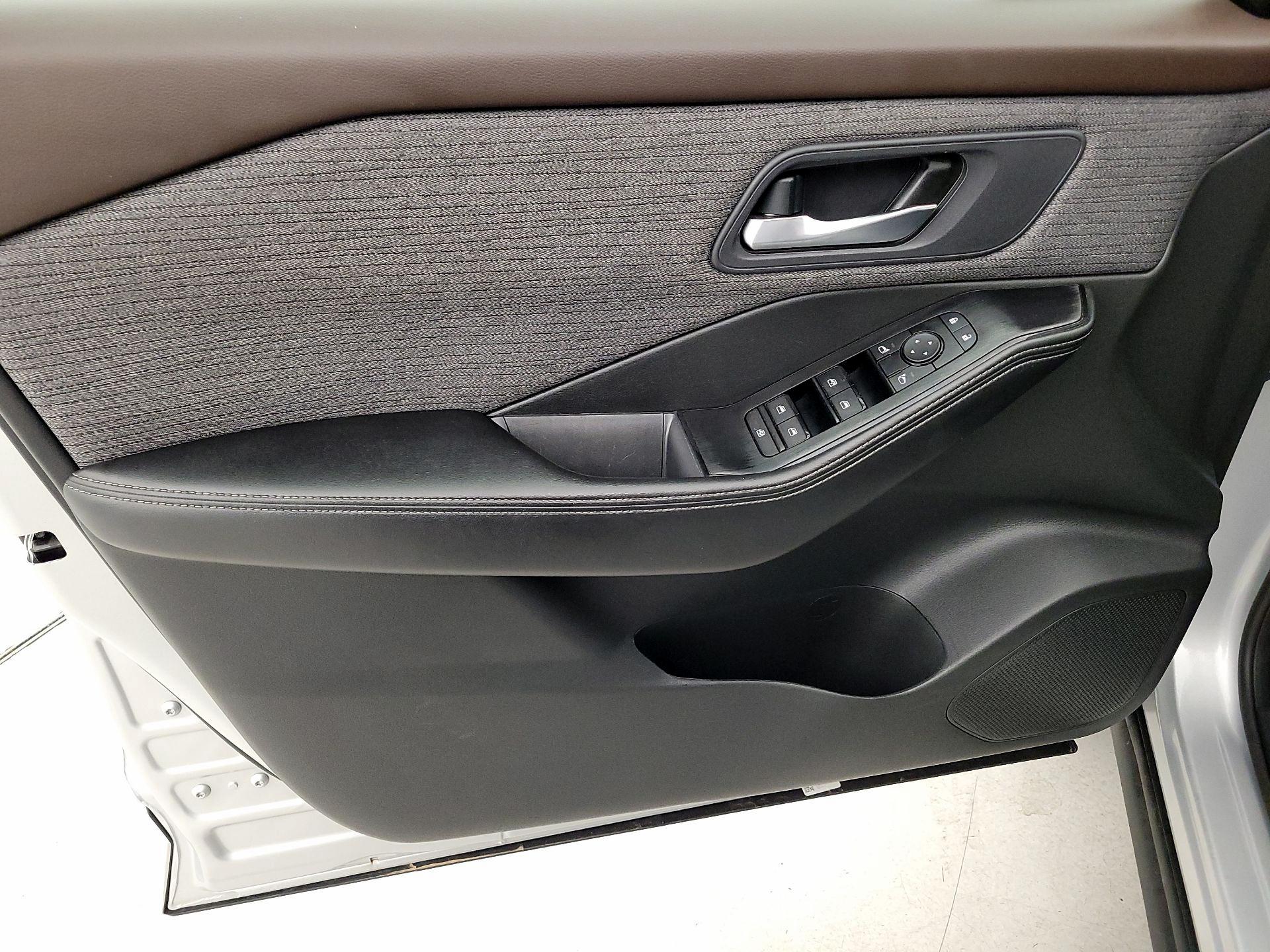 Thumbnail: 2023 Nissan Rogue - 12