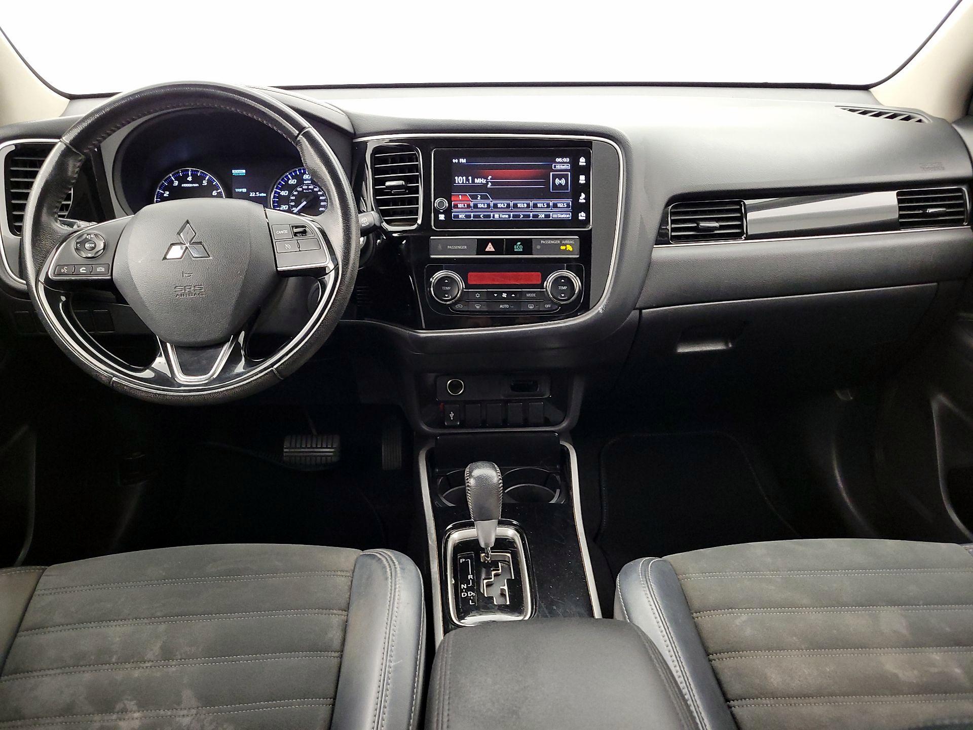 Thumbnail: 2019 Mitsubishi Outlander - 9