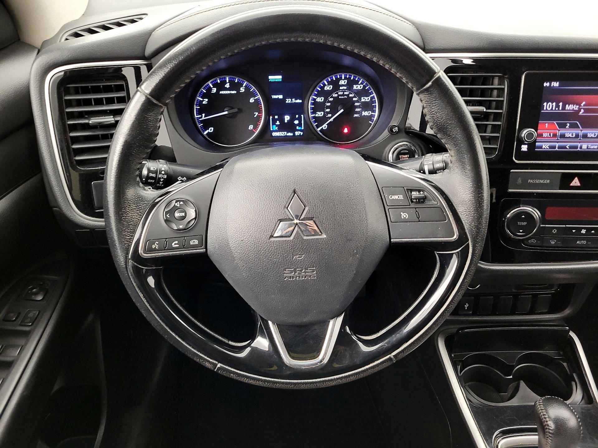 Thumbnail: 2019 Mitsubishi Outlander - 10