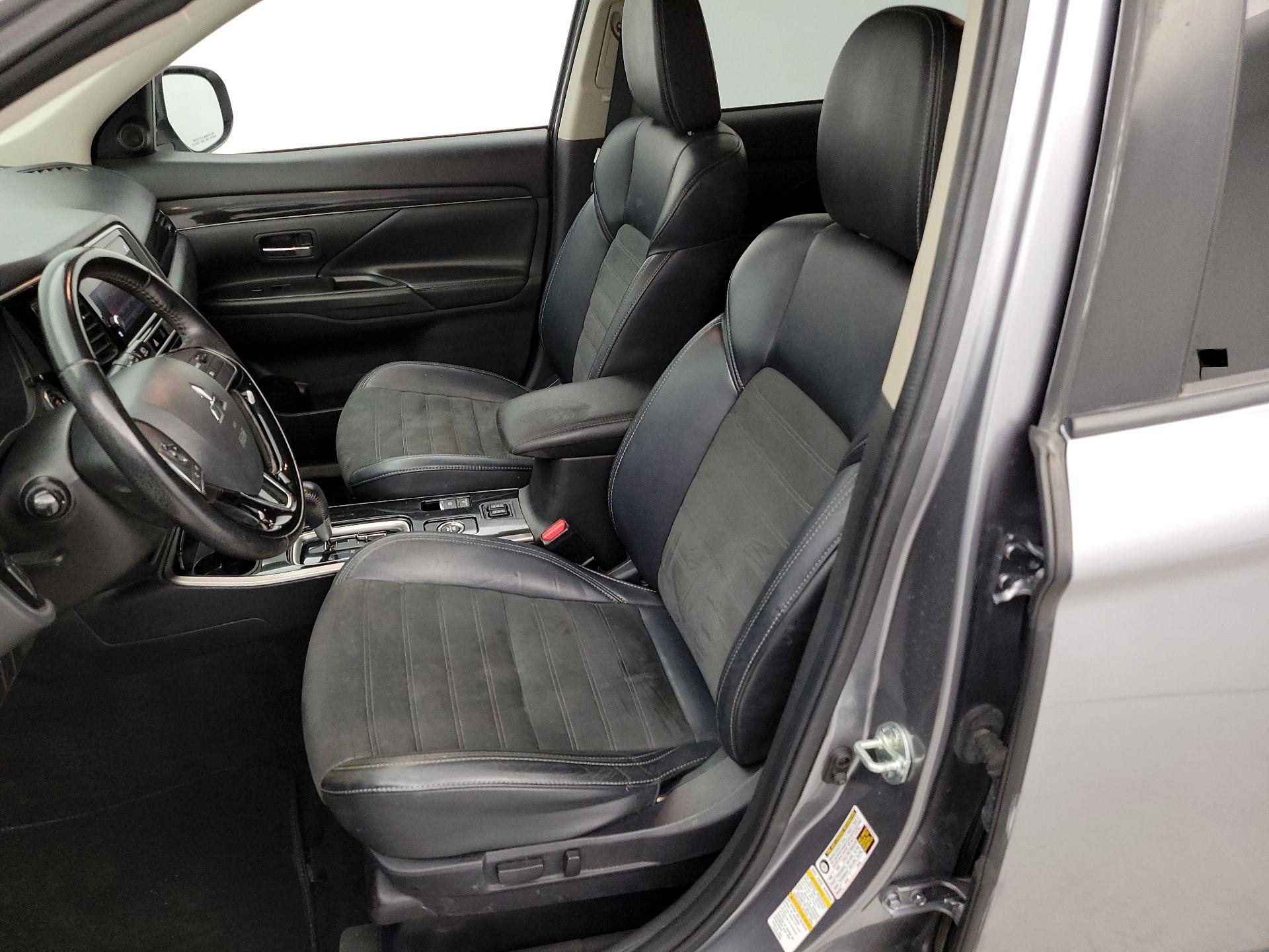 Thumbnail: 2019 Mitsubishi Outlander - 11