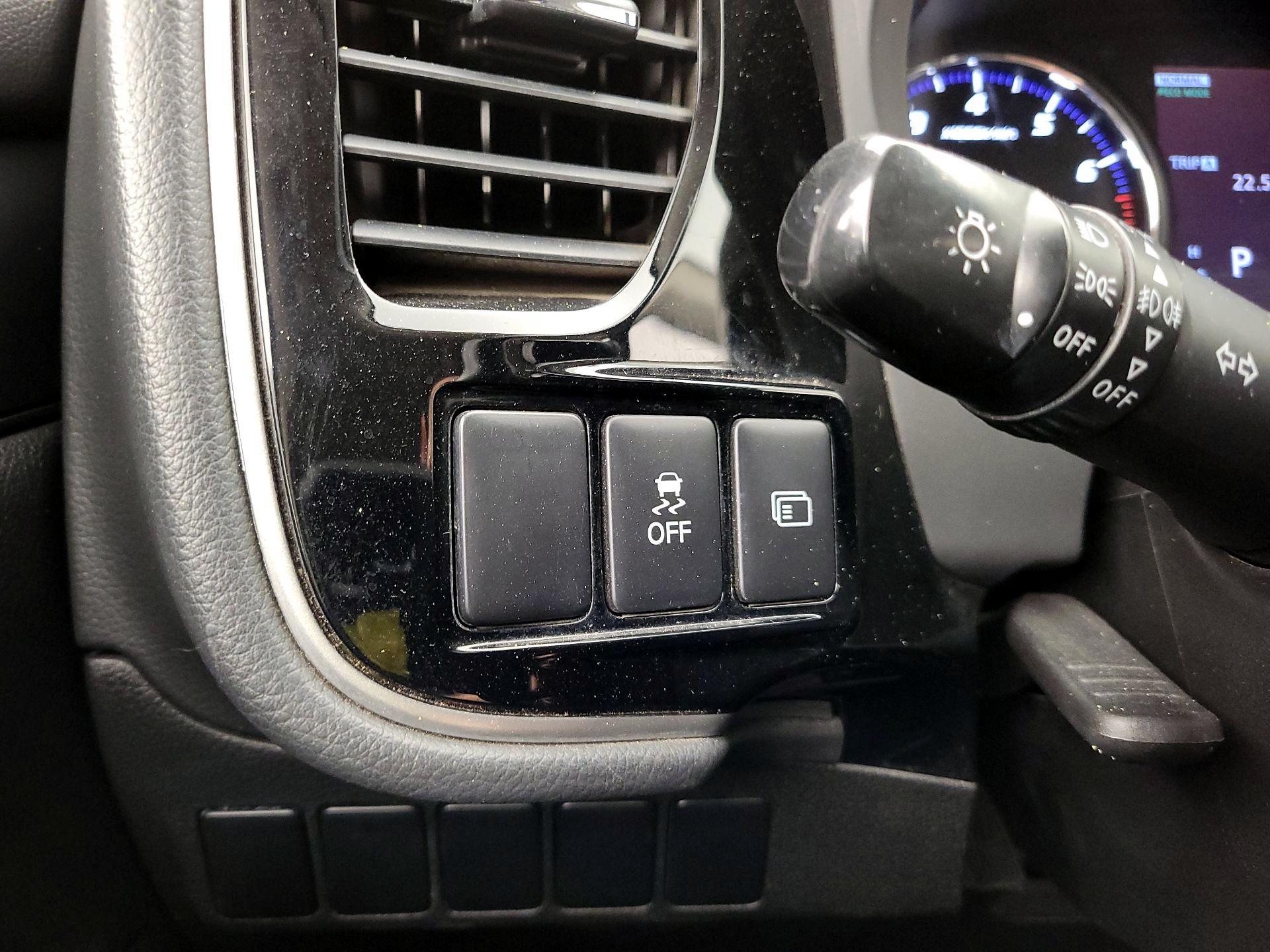 Thumbnail: 2019 Mitsubishi Outlander - 13