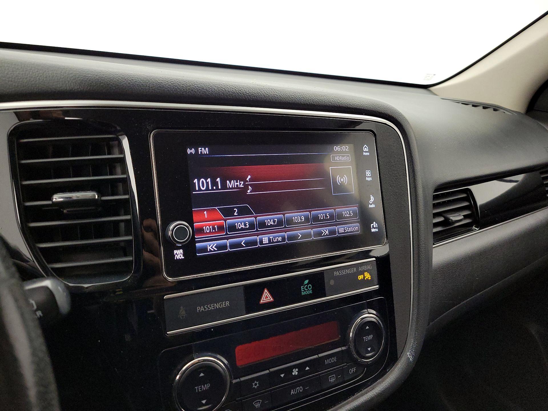 Thumbnail: 2019 Mitsubishi Outlander - 15