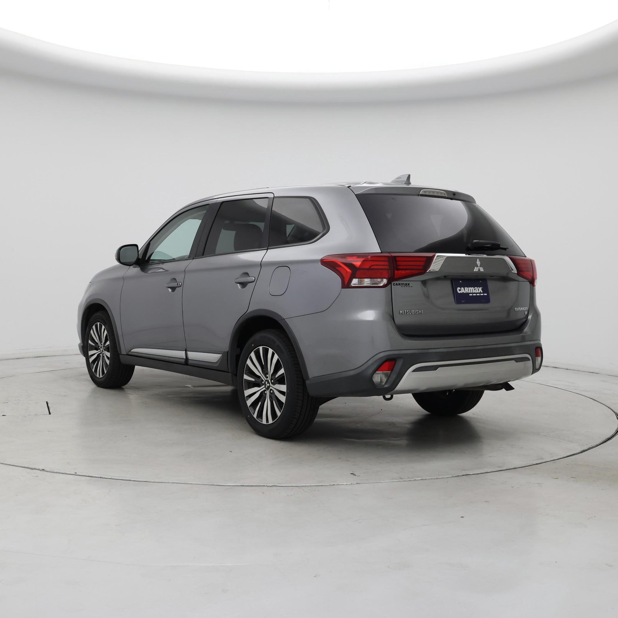 Thumbnail: 2019 Mitsubishi Outlander - 2