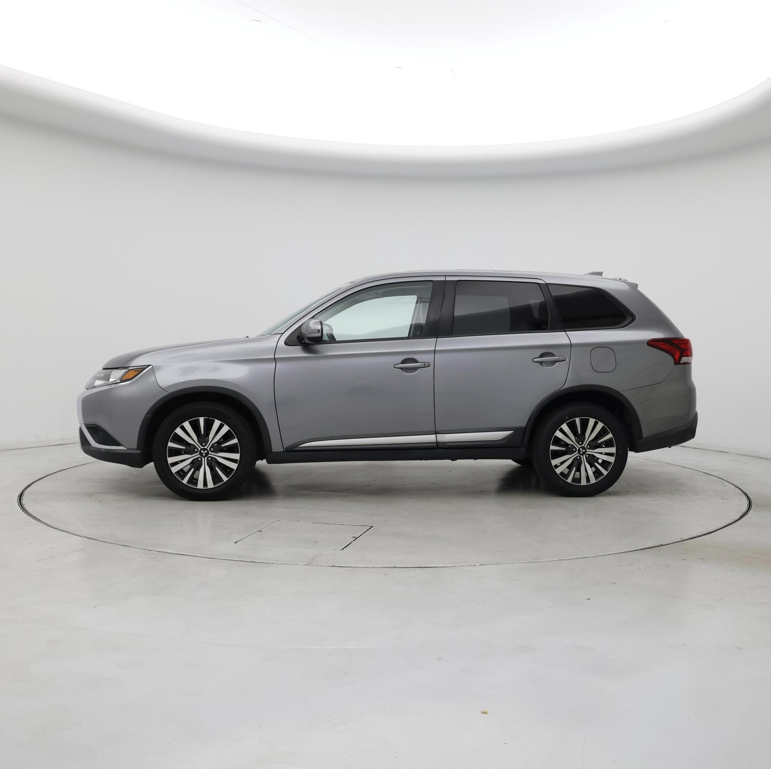Thumbnail: 2019 Mitsubishi Outlander - 3