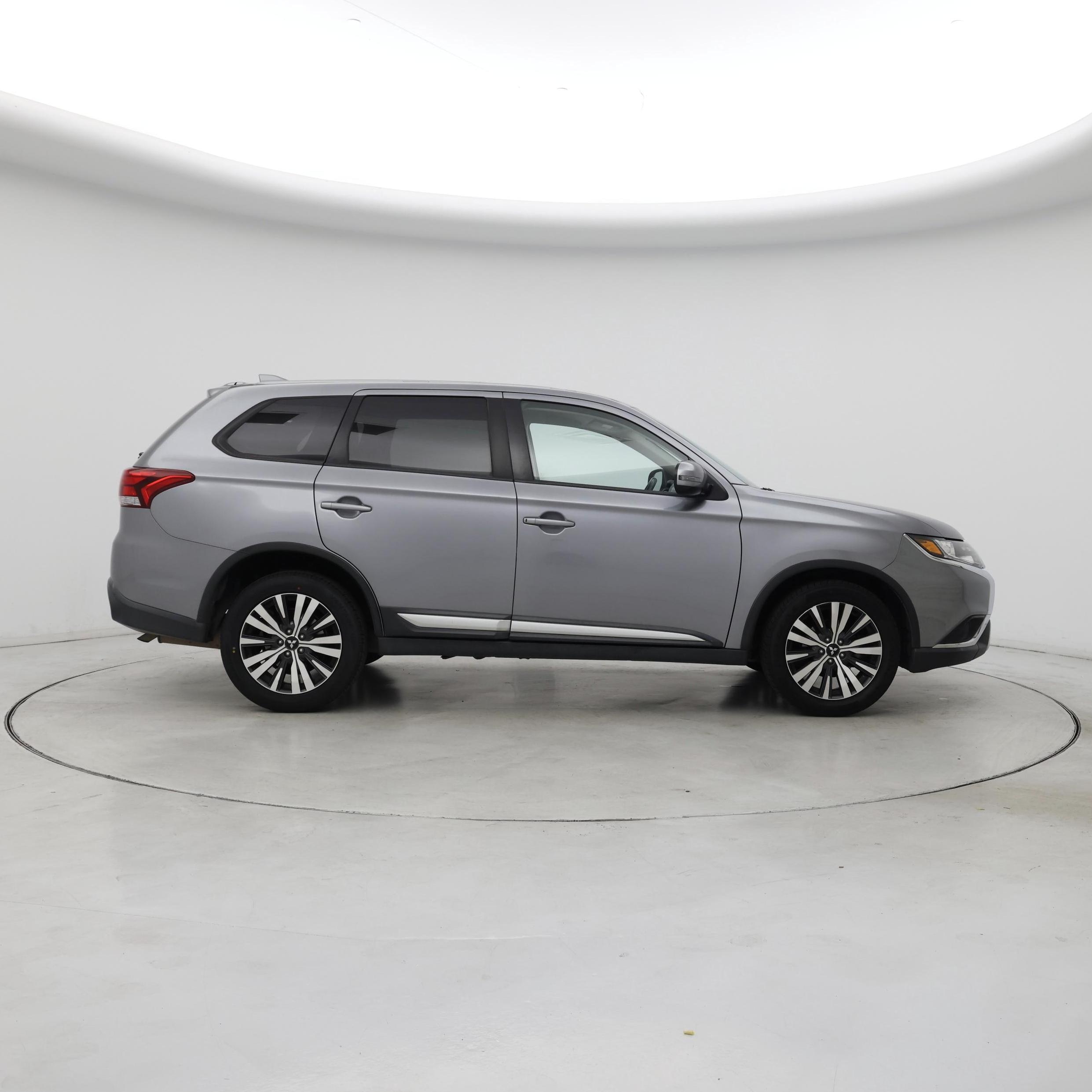 Thumbnail: 2019 Mitsubishi Outlander - 7