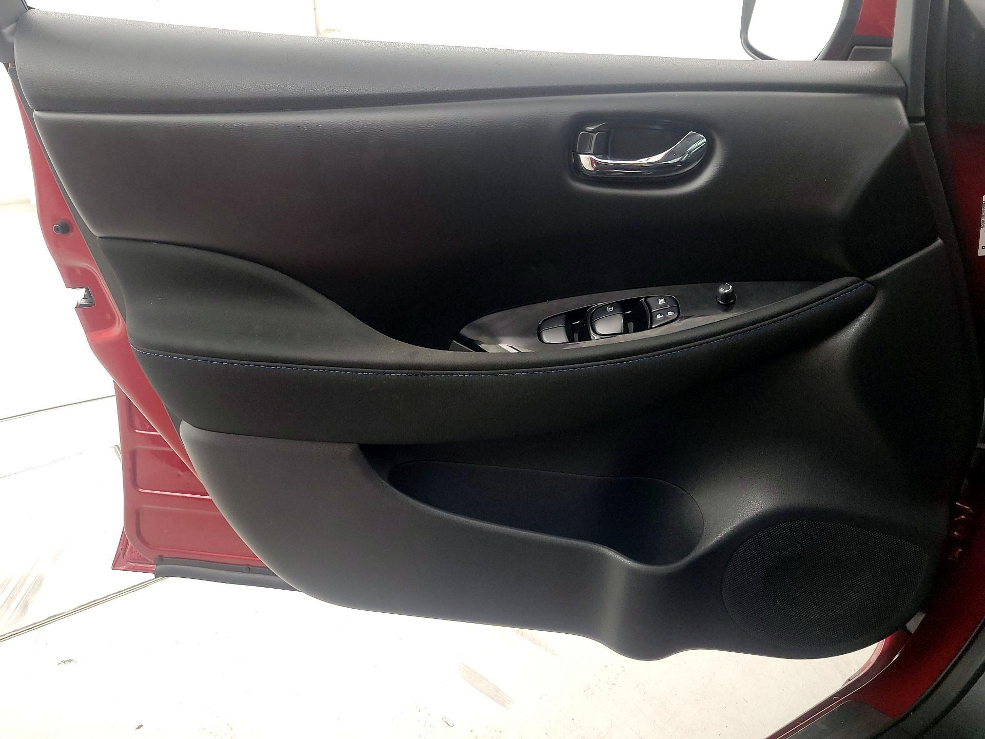 Thumbnail: 2023 Nissan Leaf - 12