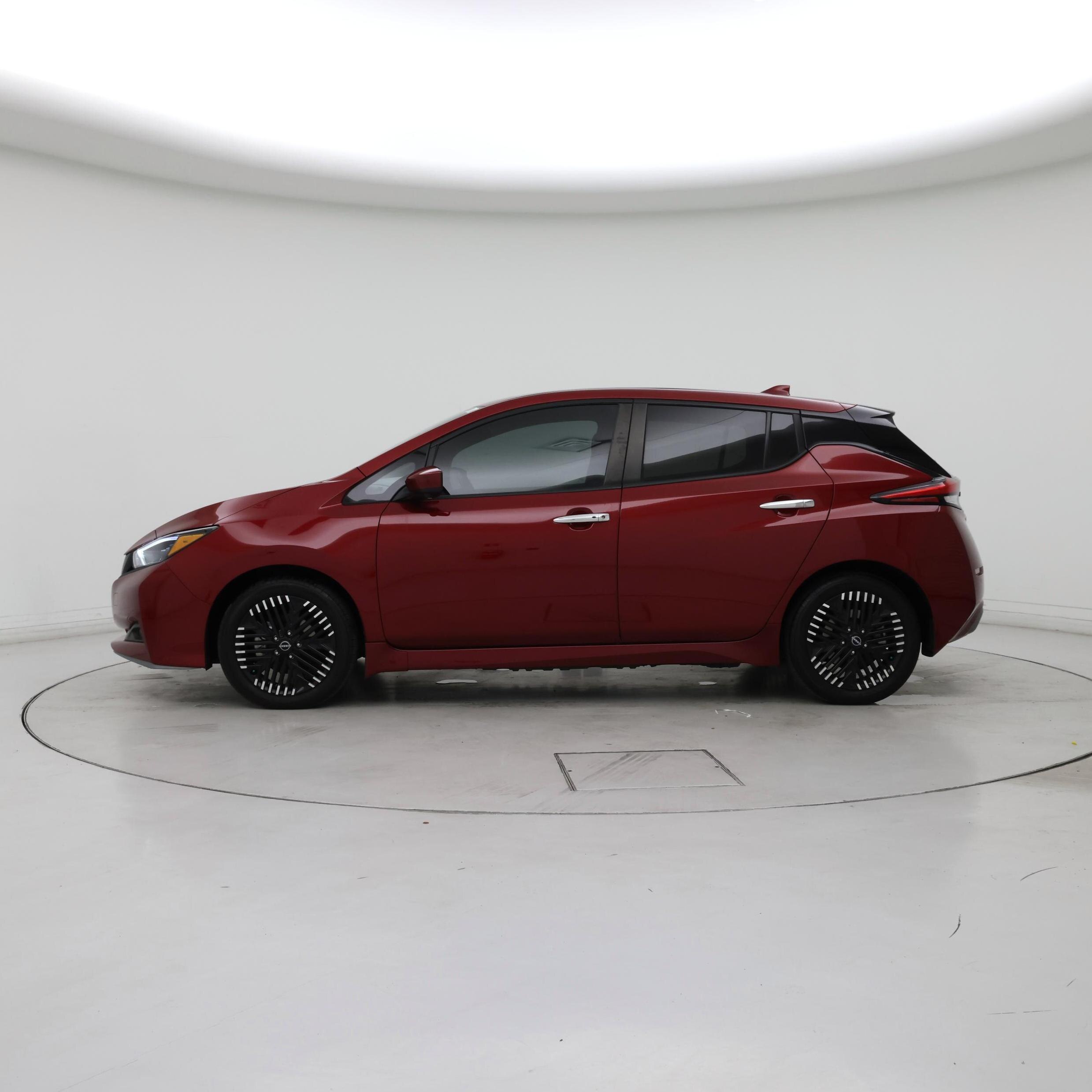 Thumbnail: 2023 Nissan Leaf - 3