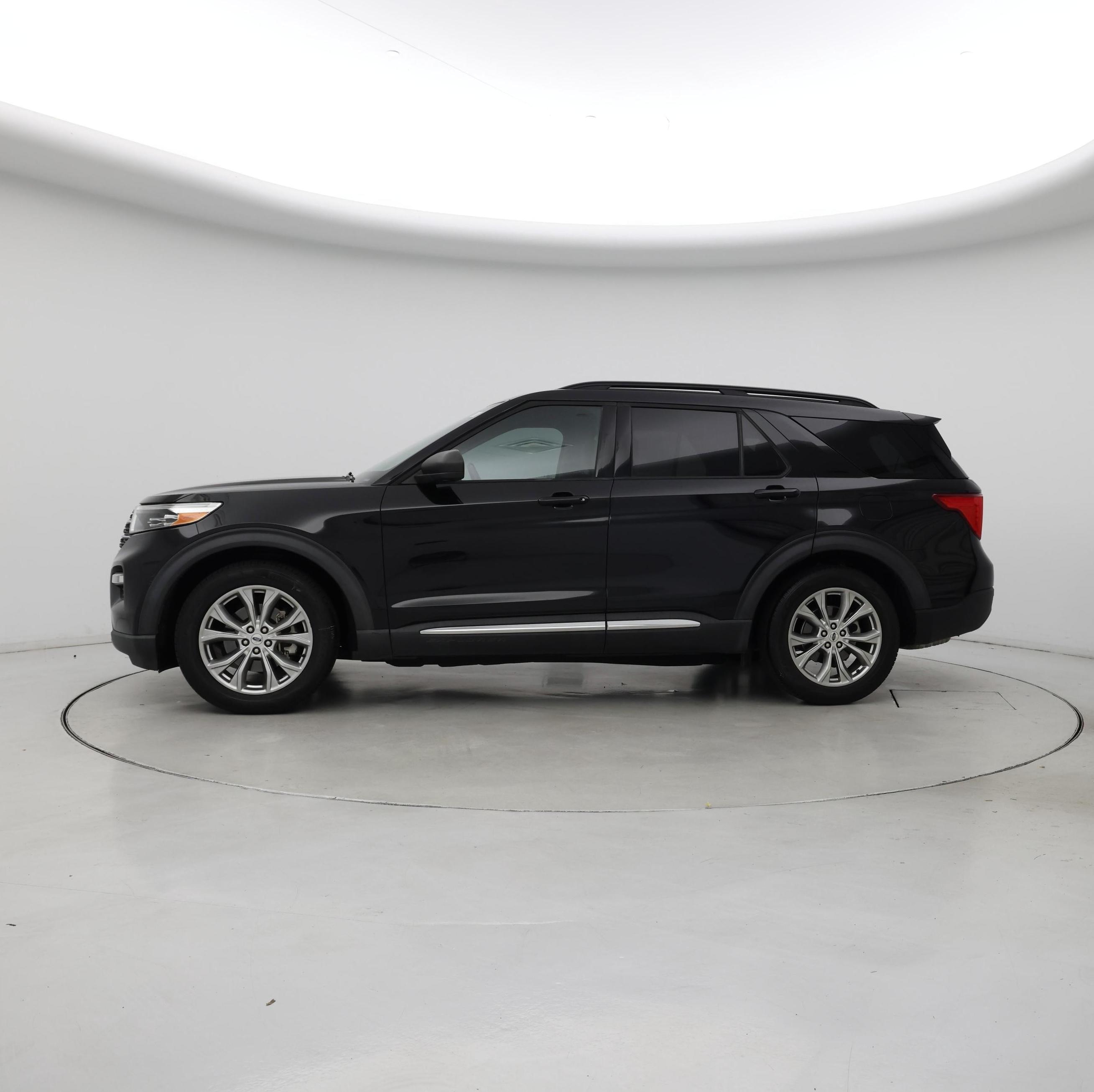 Thumbnail: 2021 Ford Explorer - 3