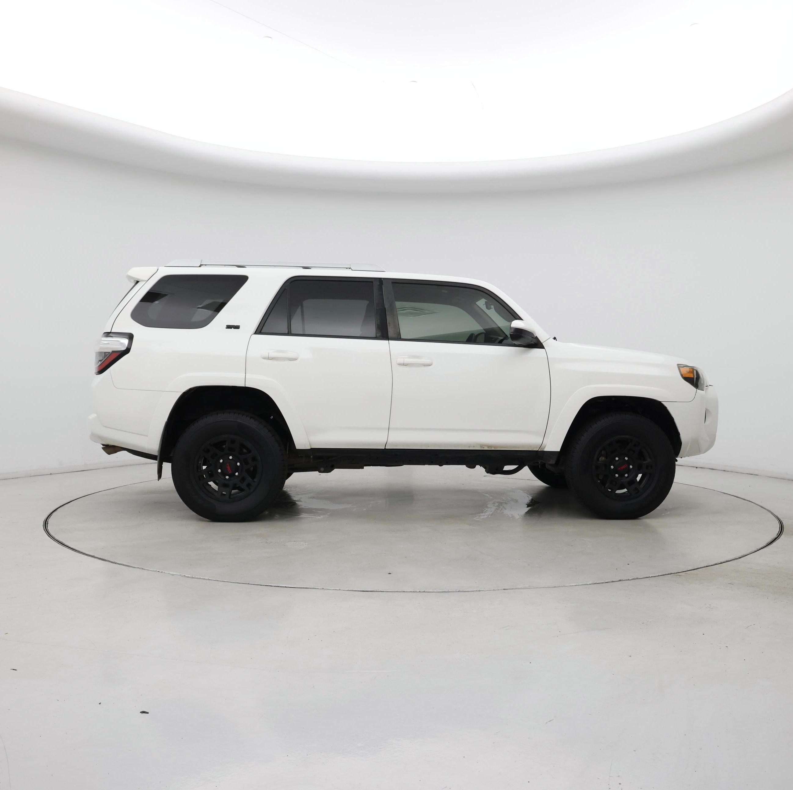 Thumbnail: 2017 Toyota 4Runner - 7
