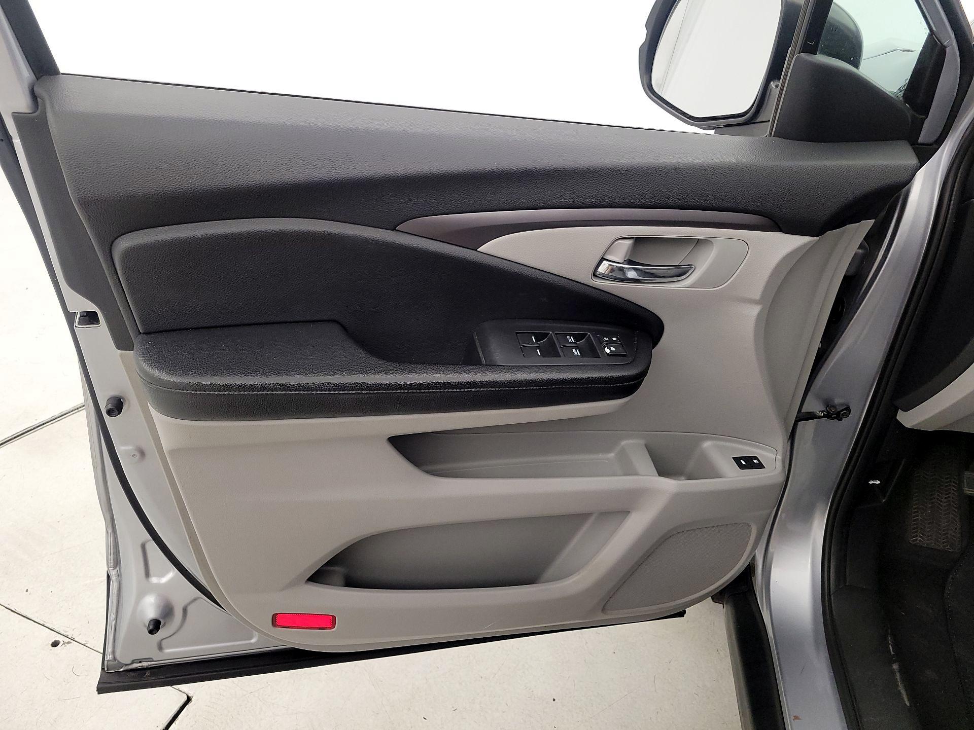 Thumbnail: 2016 Honda Pilot - 12