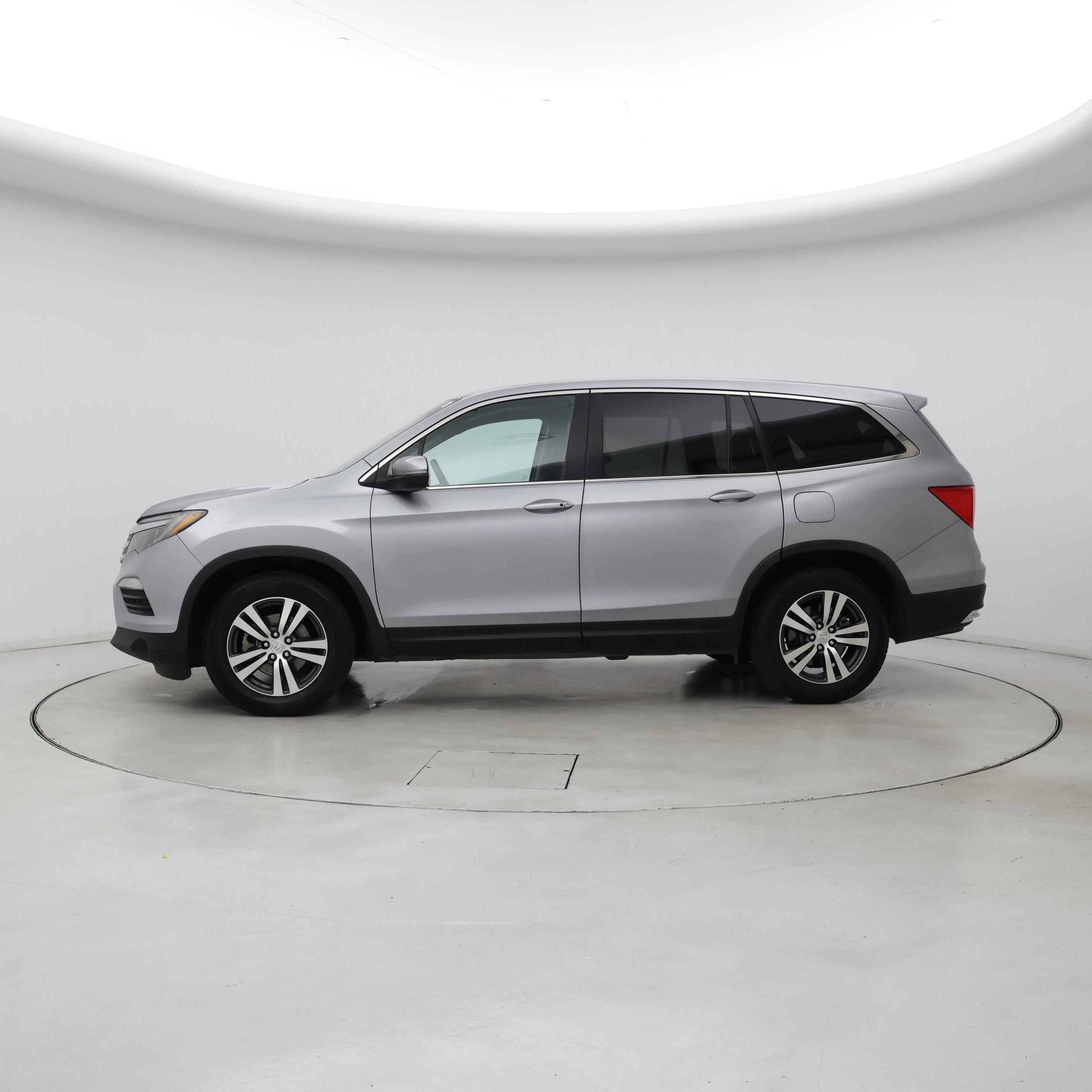 Thumbnail: 2016 Honda Pilot - 3