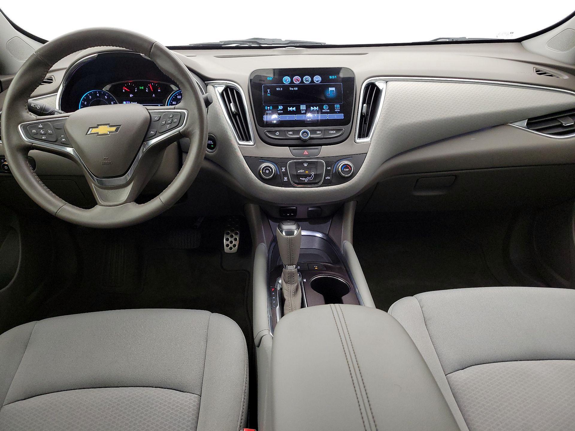 Thumbnail: 2016 Chevrolet Malibu - 9