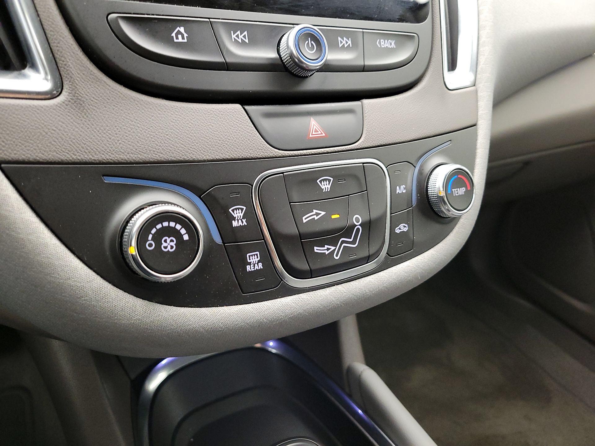 Thumbnail: 2016 Chevrolet Malibu - 16
