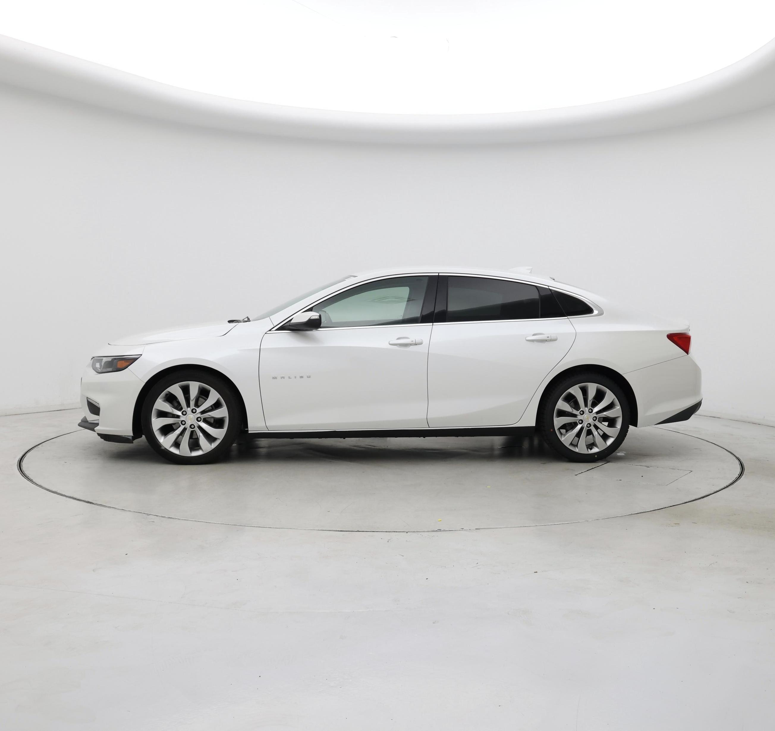 Thumbnail: 2016 Chevrolet Malibu - 3