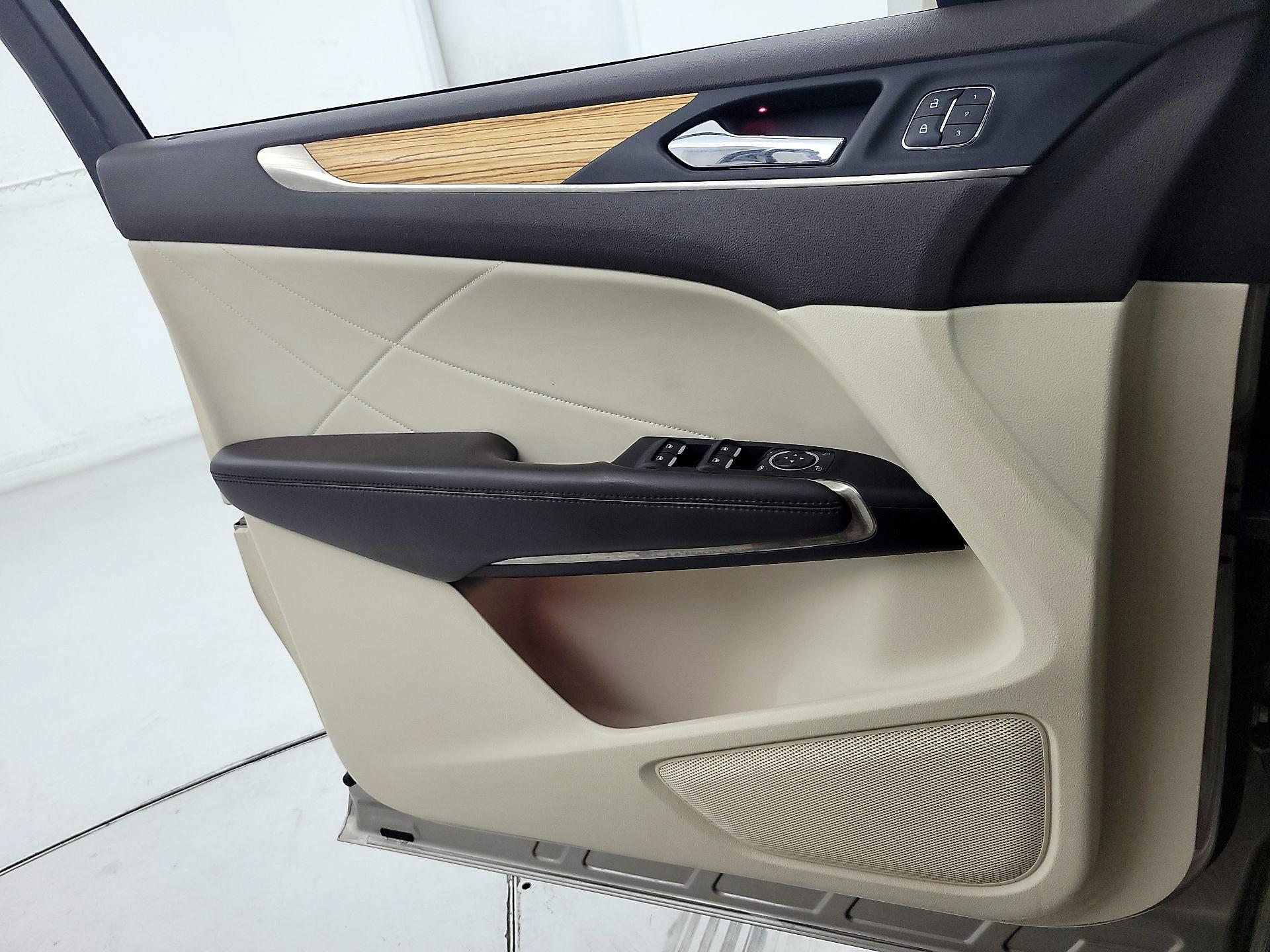 Thumbnail: 2015 Lincoln MKC - 12