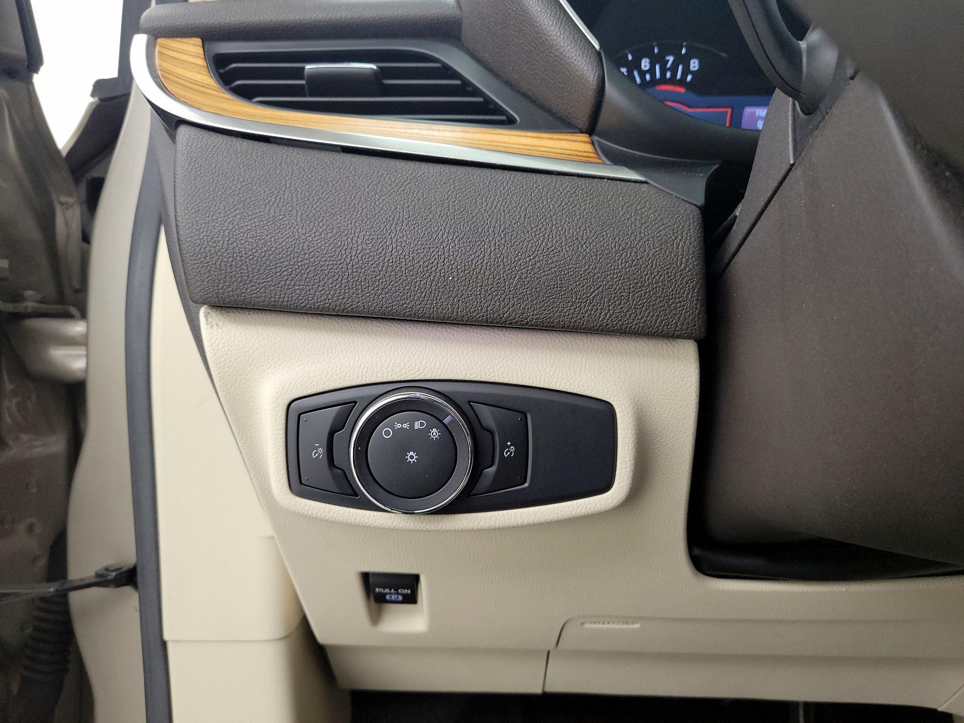 Thumbnail: 2015 Lincoln MKC - 13