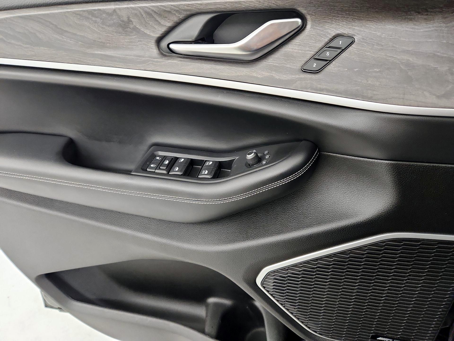 Thumbnail: 2022 Jeep Grand Cherokee - 12