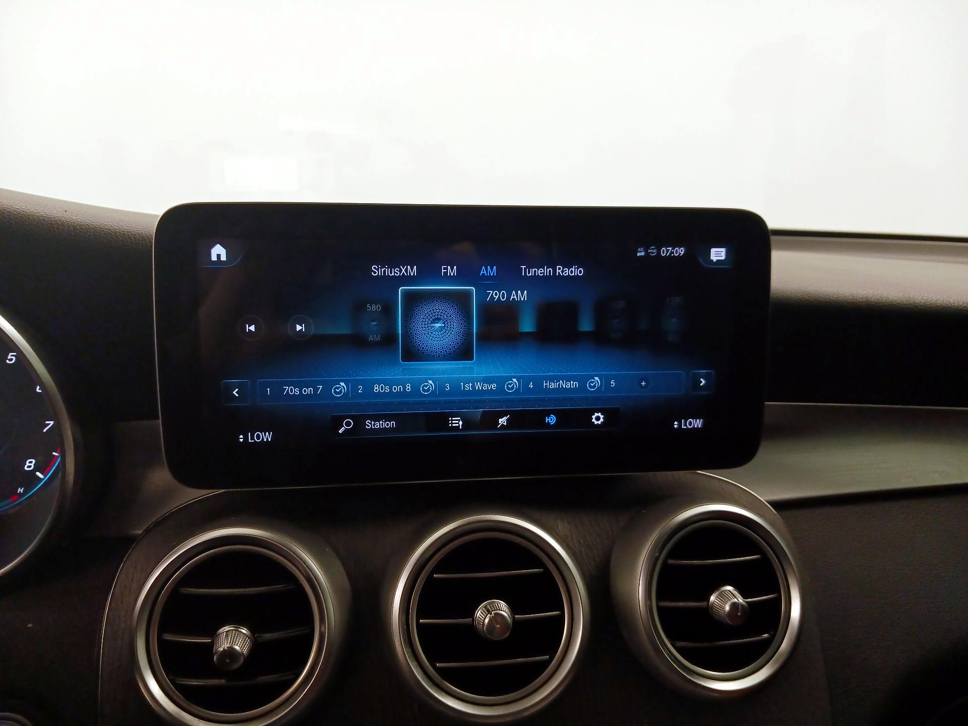 Thumbnail: 2022 Mercedes-Benz GLC - 16