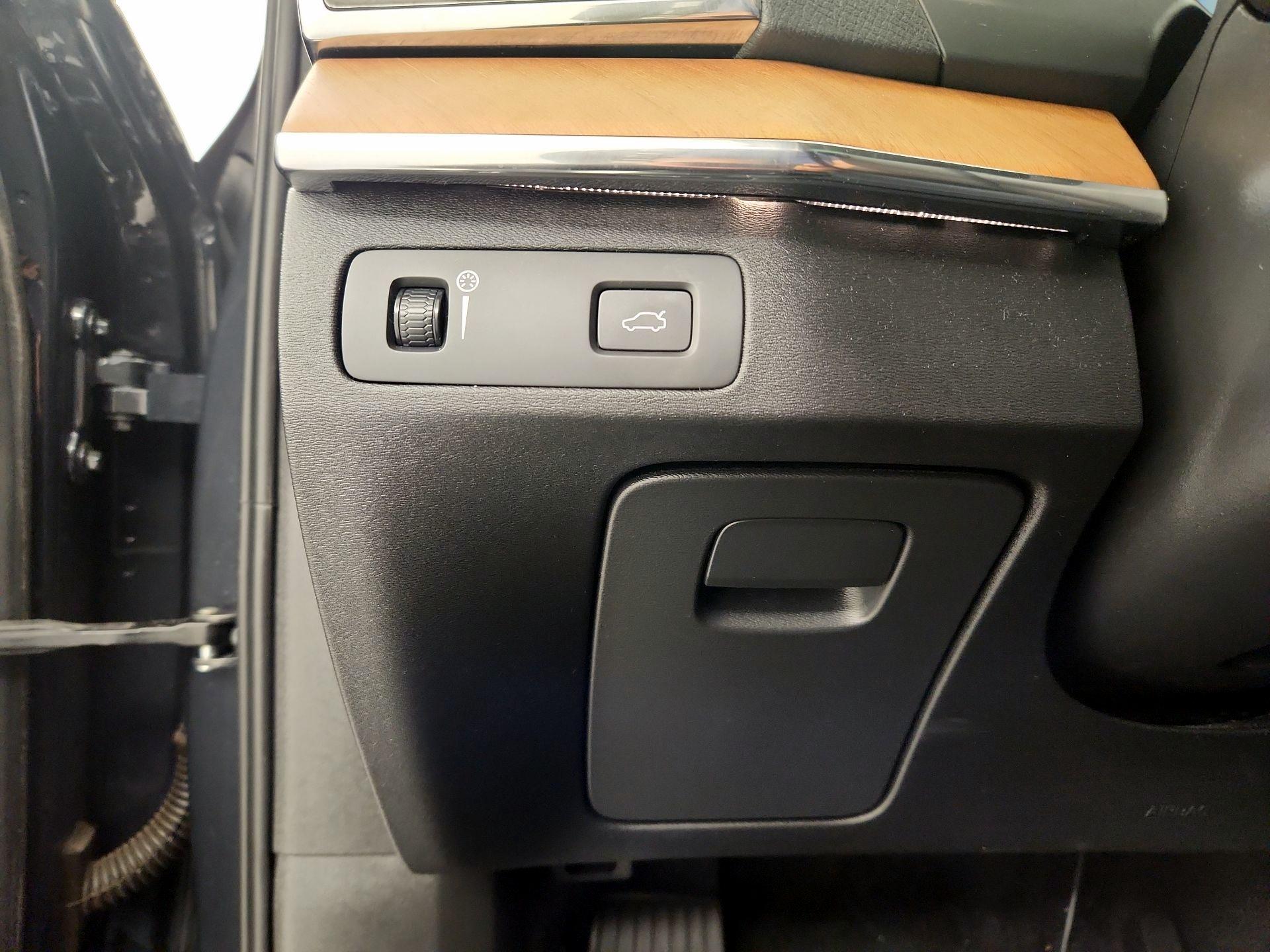 Thumbnail: 2021 Volvo XC90 - 13