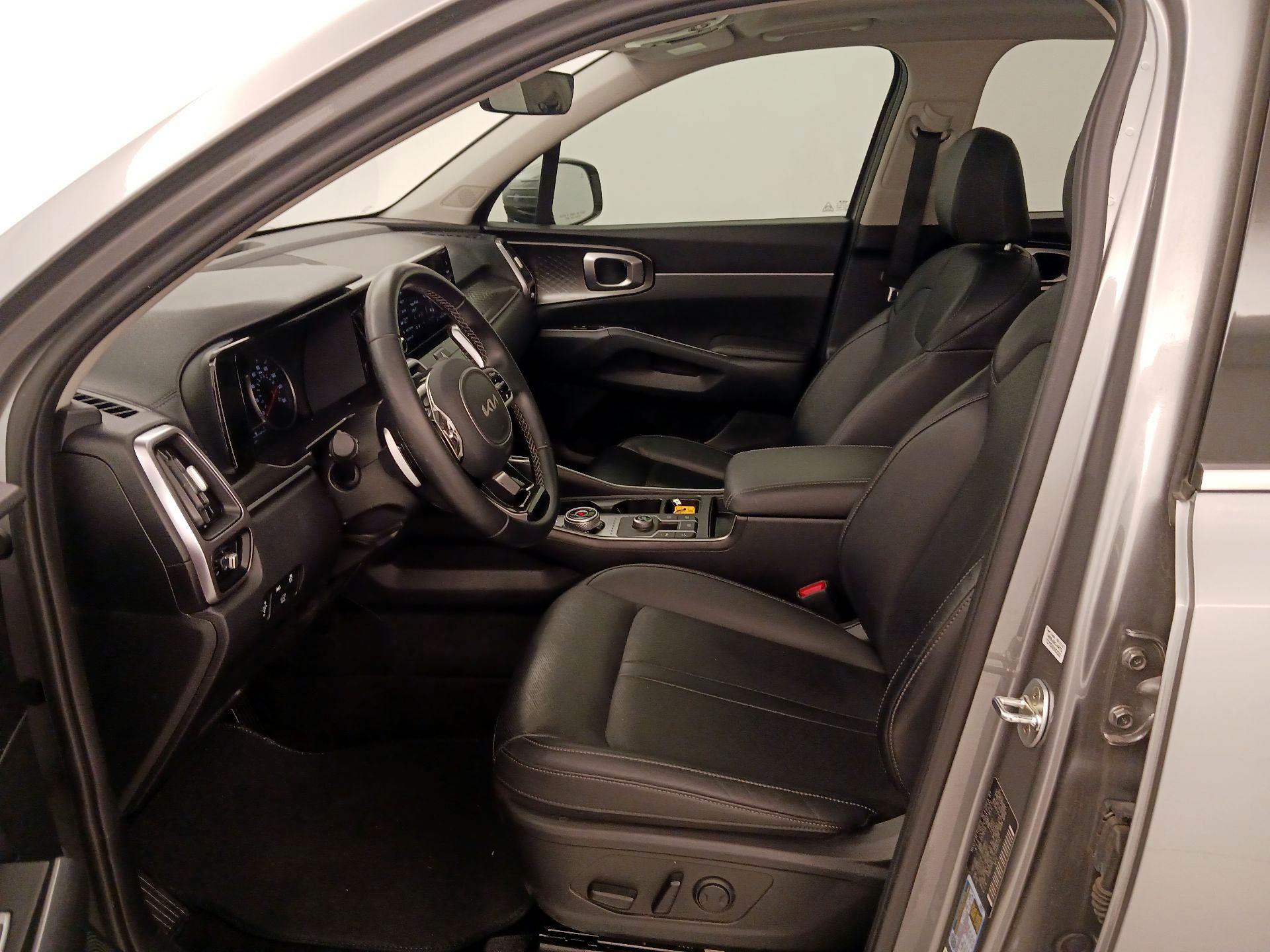 Thumbnail: 2023 Kia Sorento - 11