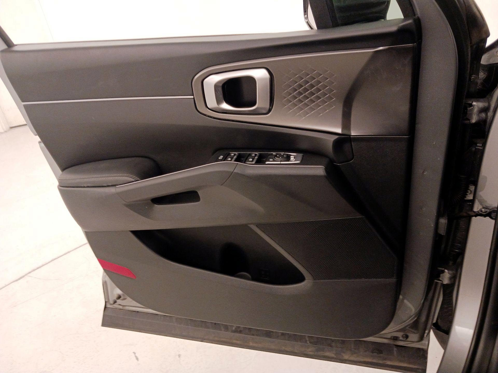 Thumbnail: 2023 Kia Sorento - 12