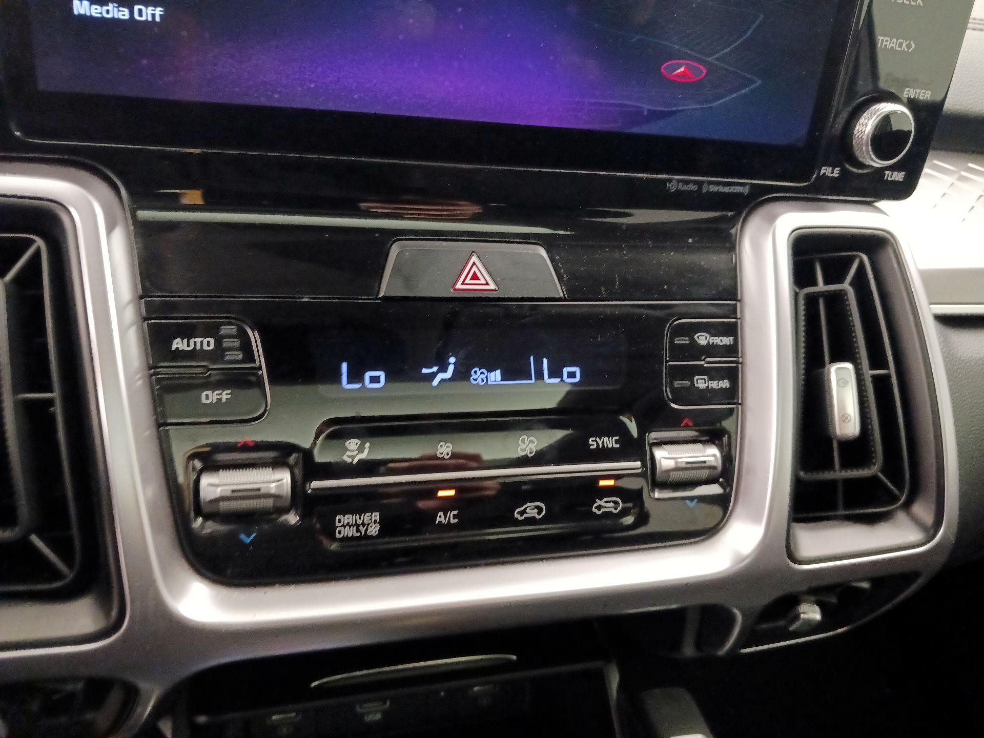 Thumbnail: 2023 Kia Sorento - 17