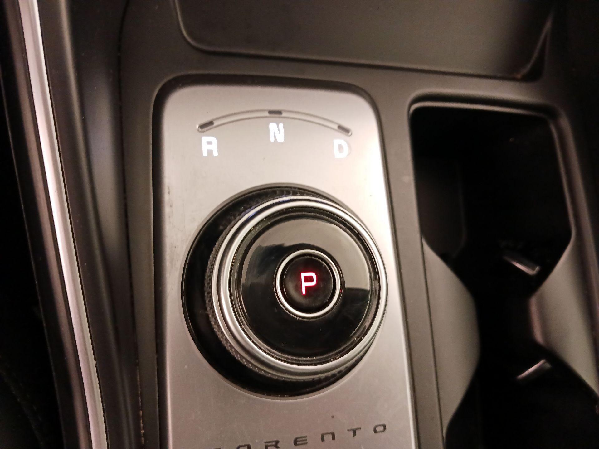 Thumbnail: 2023 Kia Sorento - 18