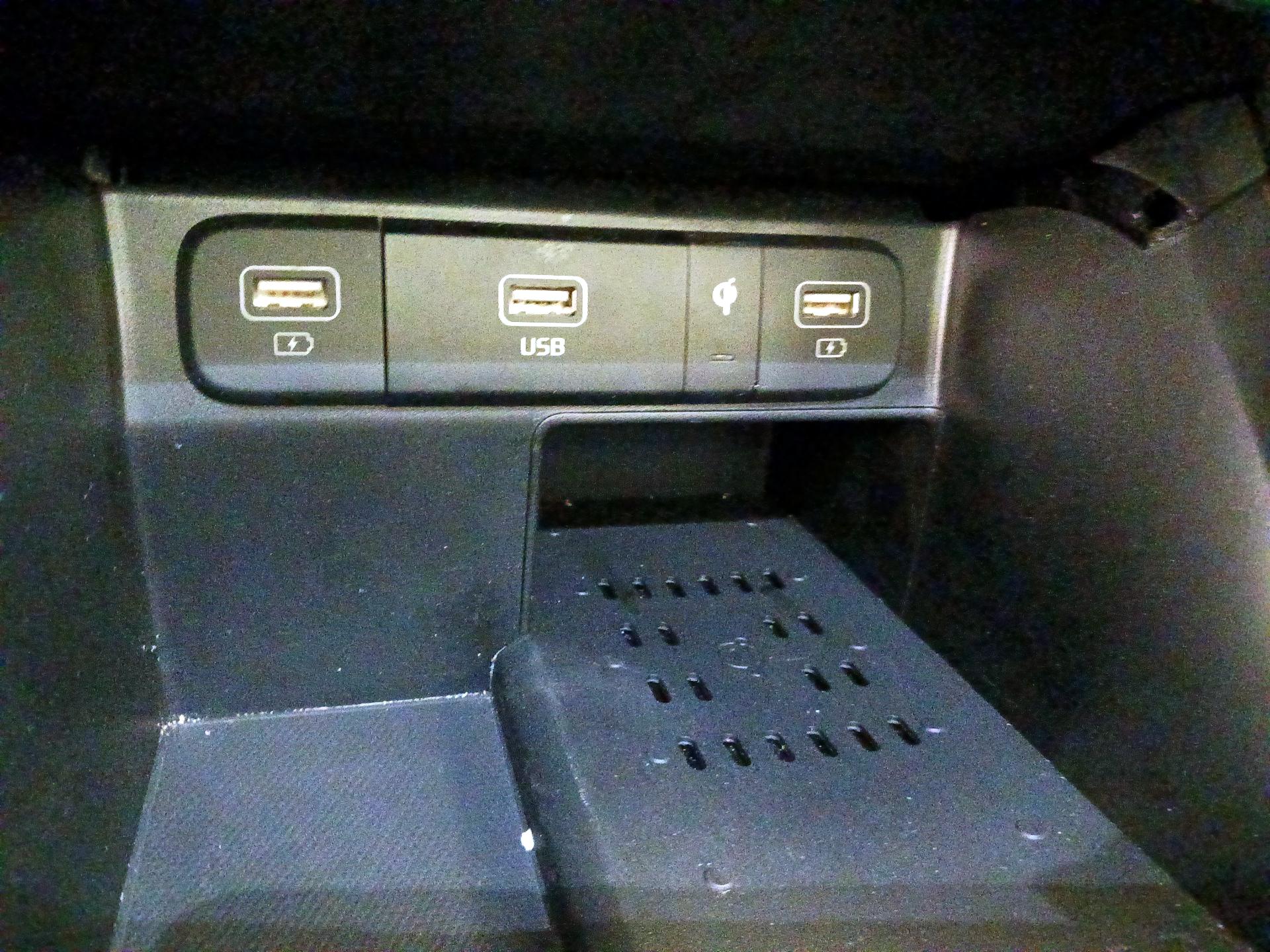 Thumbnail: 2023 Kia Sorento - 19