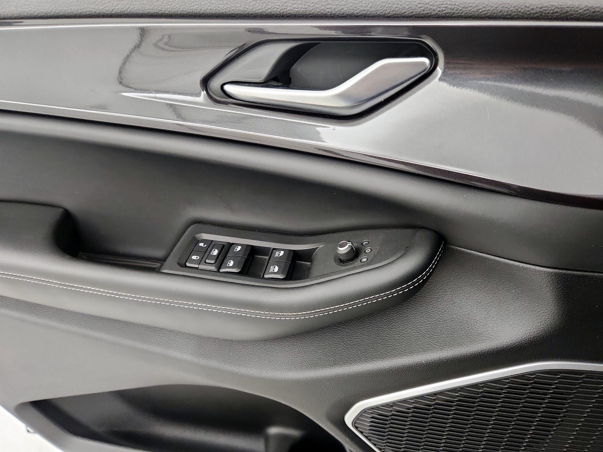 Thumbnail: 2022 Jeep Grand Cherokee - 12