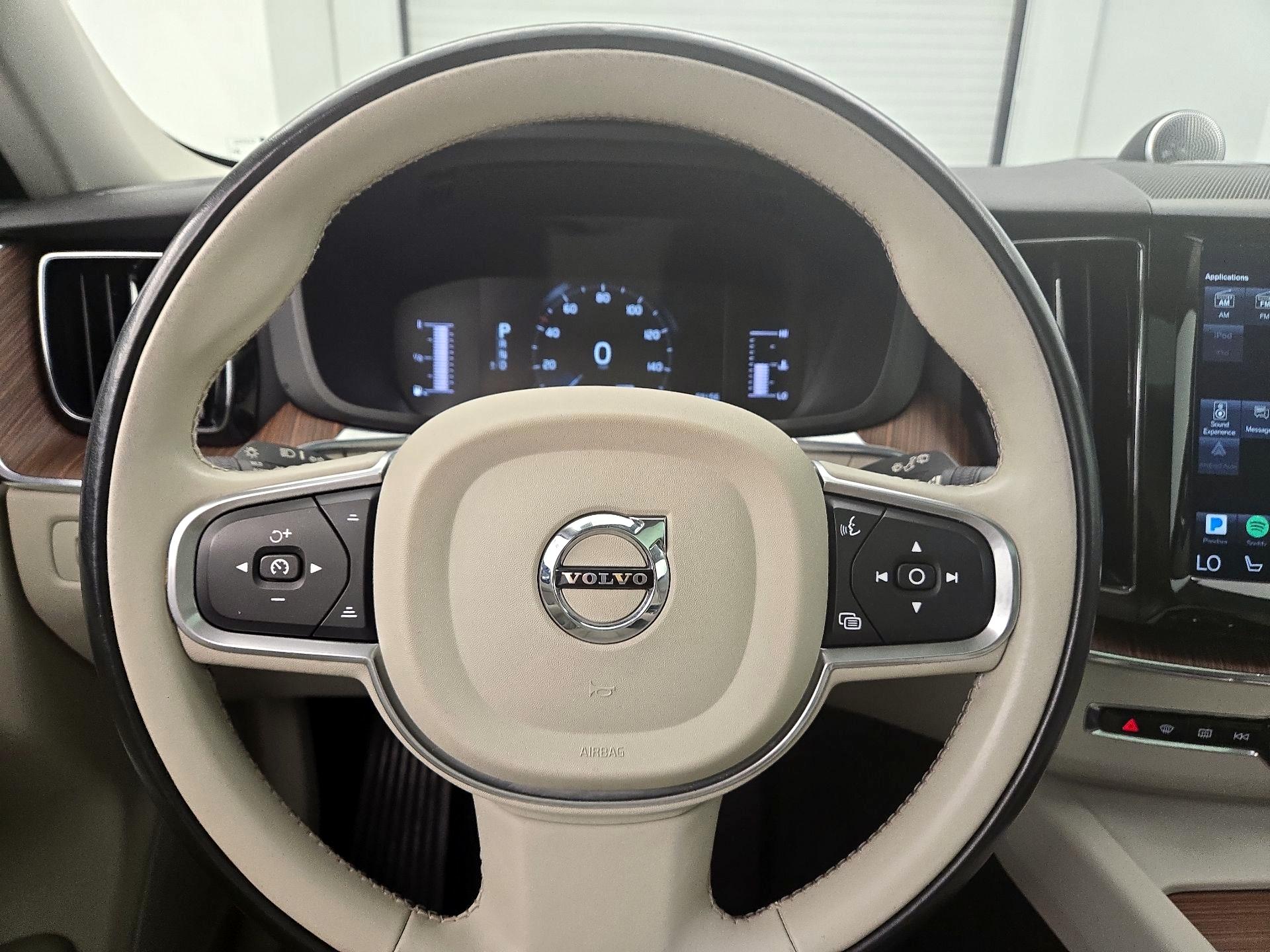 Thumbnail: 2018 Volvo XC60 - 10