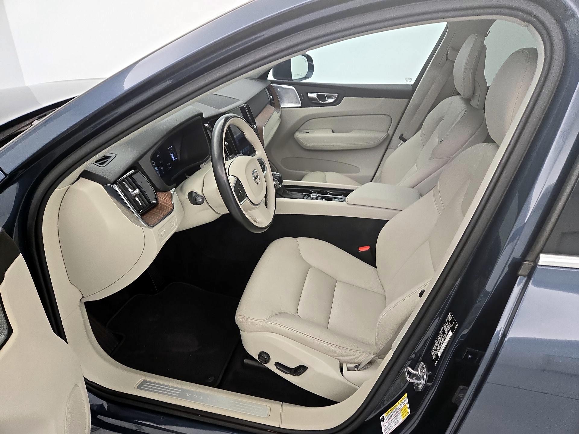 Thumbnail: 2018 Volvo XC60 - 11