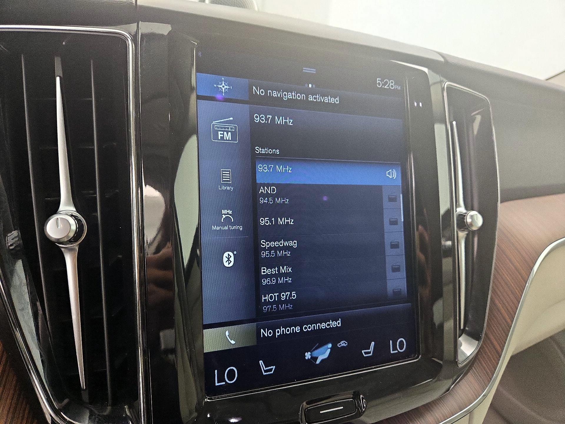 Thumbnail: 2018 Volvo XC60 - 15
