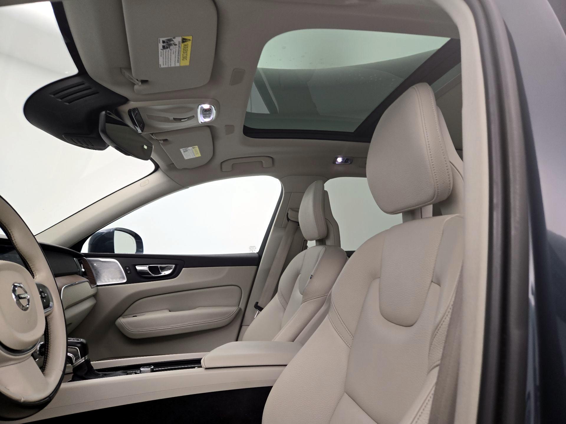 Thumbnail: 2018 Volvo XC60 - 19