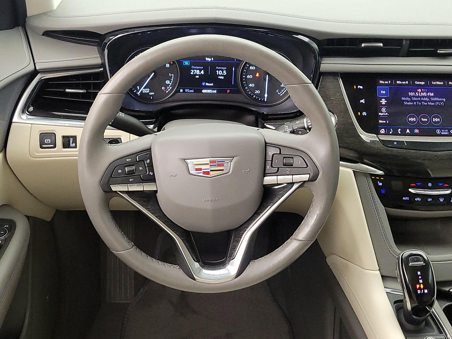 Thumbnail: 2022 Cadillac XT6 - 10