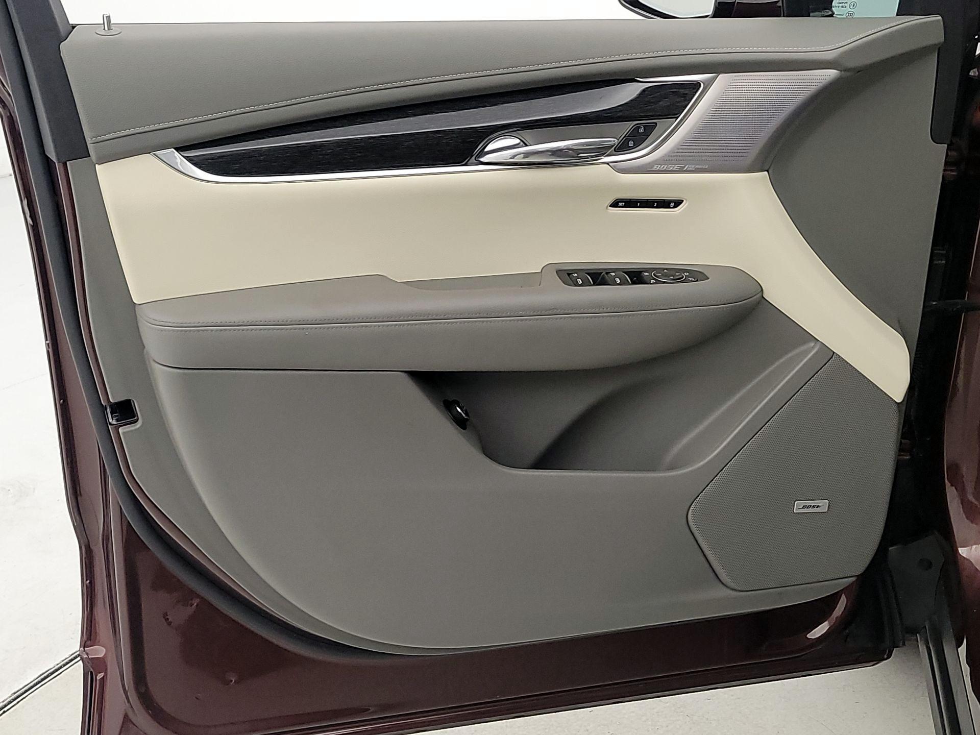 Thumbnail: 2022 Cadillac XT6 - 12