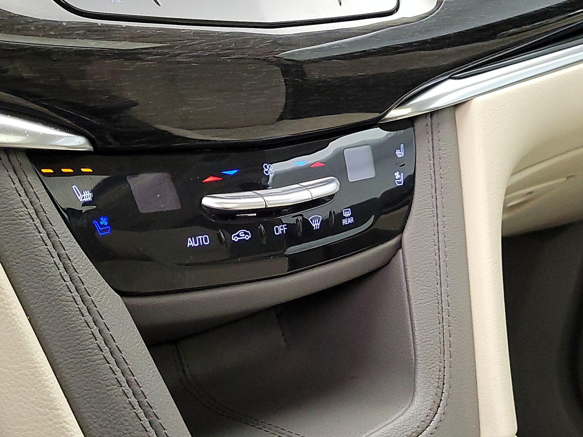 Thumbnail: 2022 Cadillac XT6 - 17