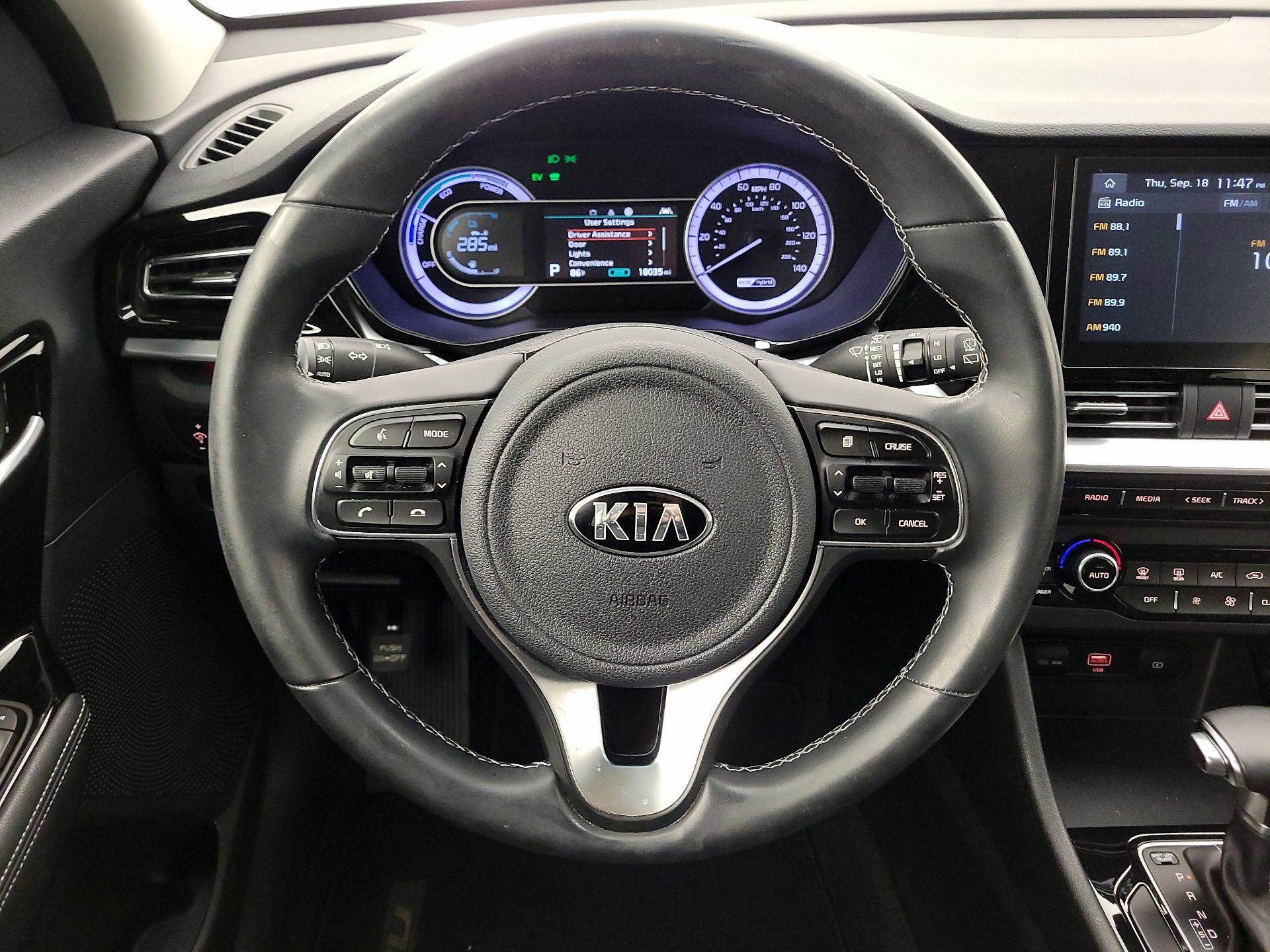Thumbnail: 2020 Kia Niro - 10