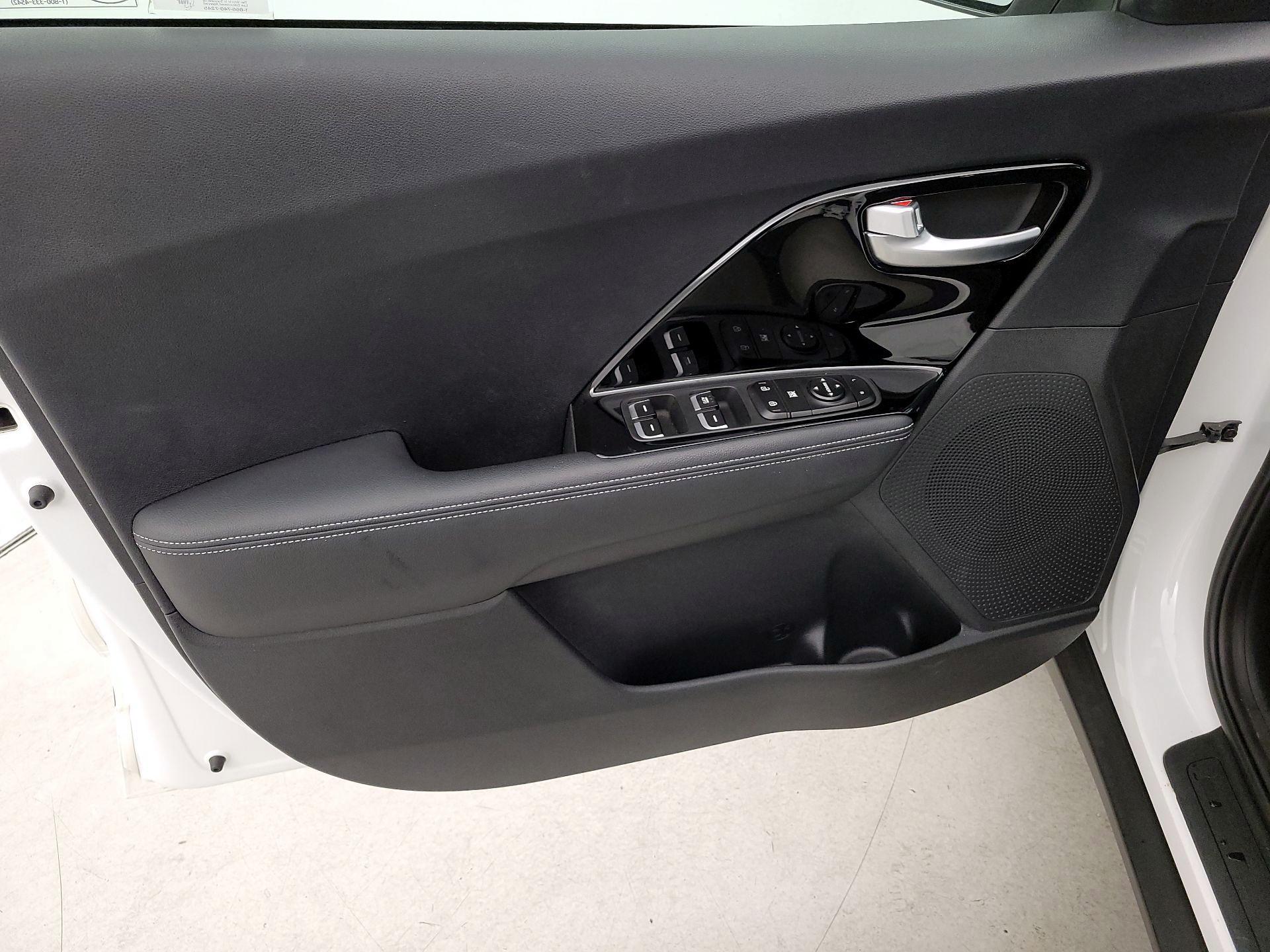 Thumbnail: 2020 Kia Niro - 12