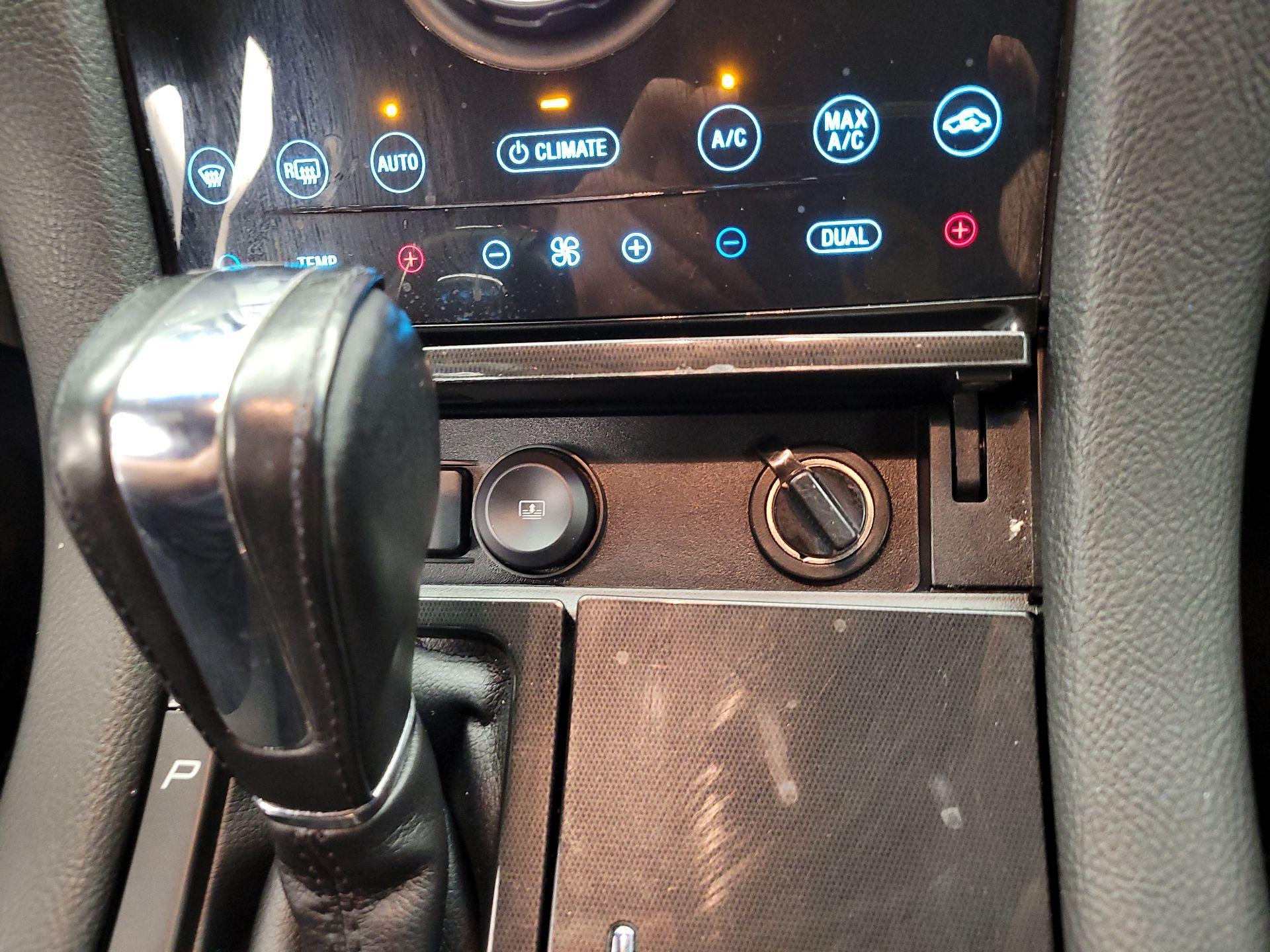 Thumbnail: 2015 Ford Taurus - 19