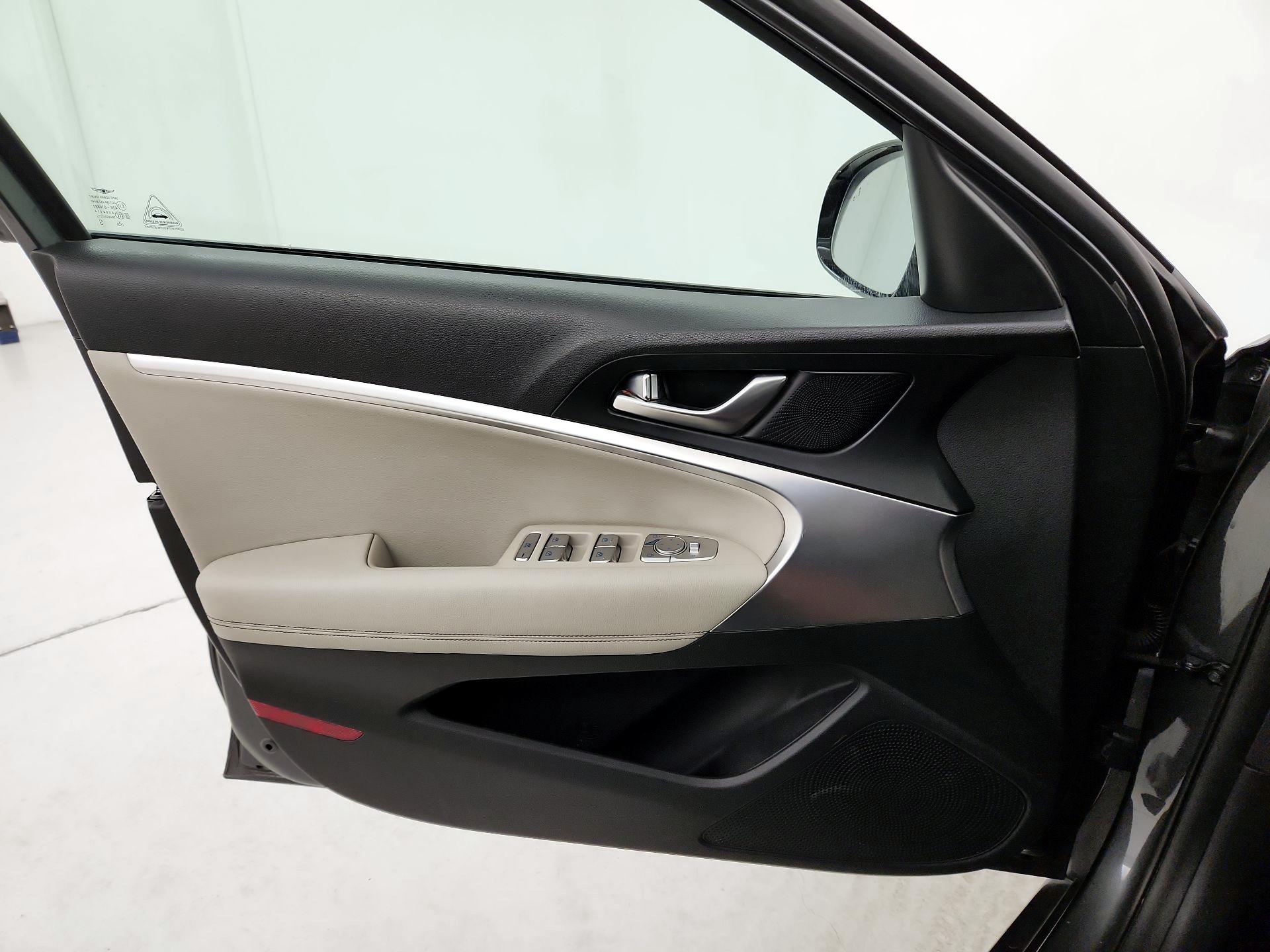Thumbnail: 2020 Genesis G70 - 12