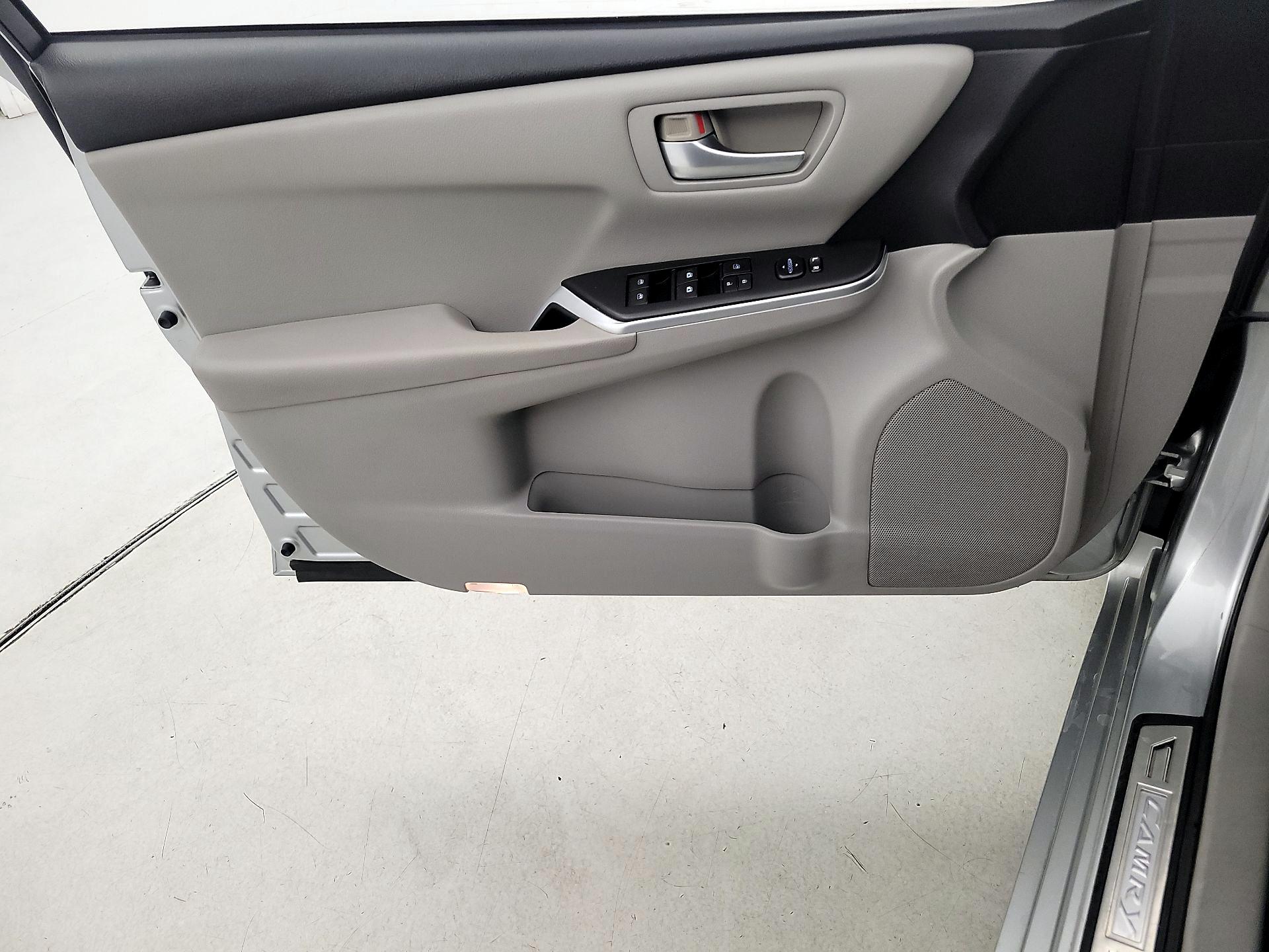 Thumbnail: 2015 Toyota Camry - 12