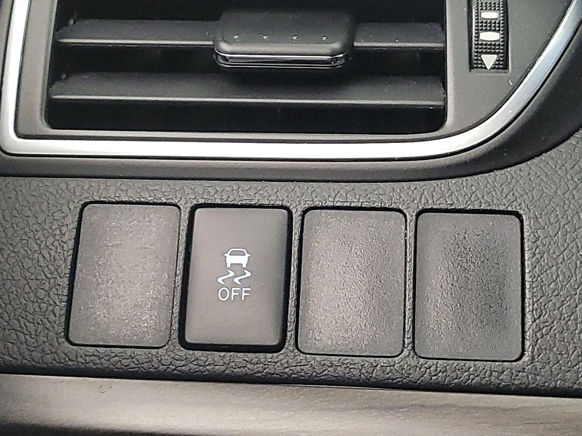 Thumbnail: 2015 Toyota Camry - 13