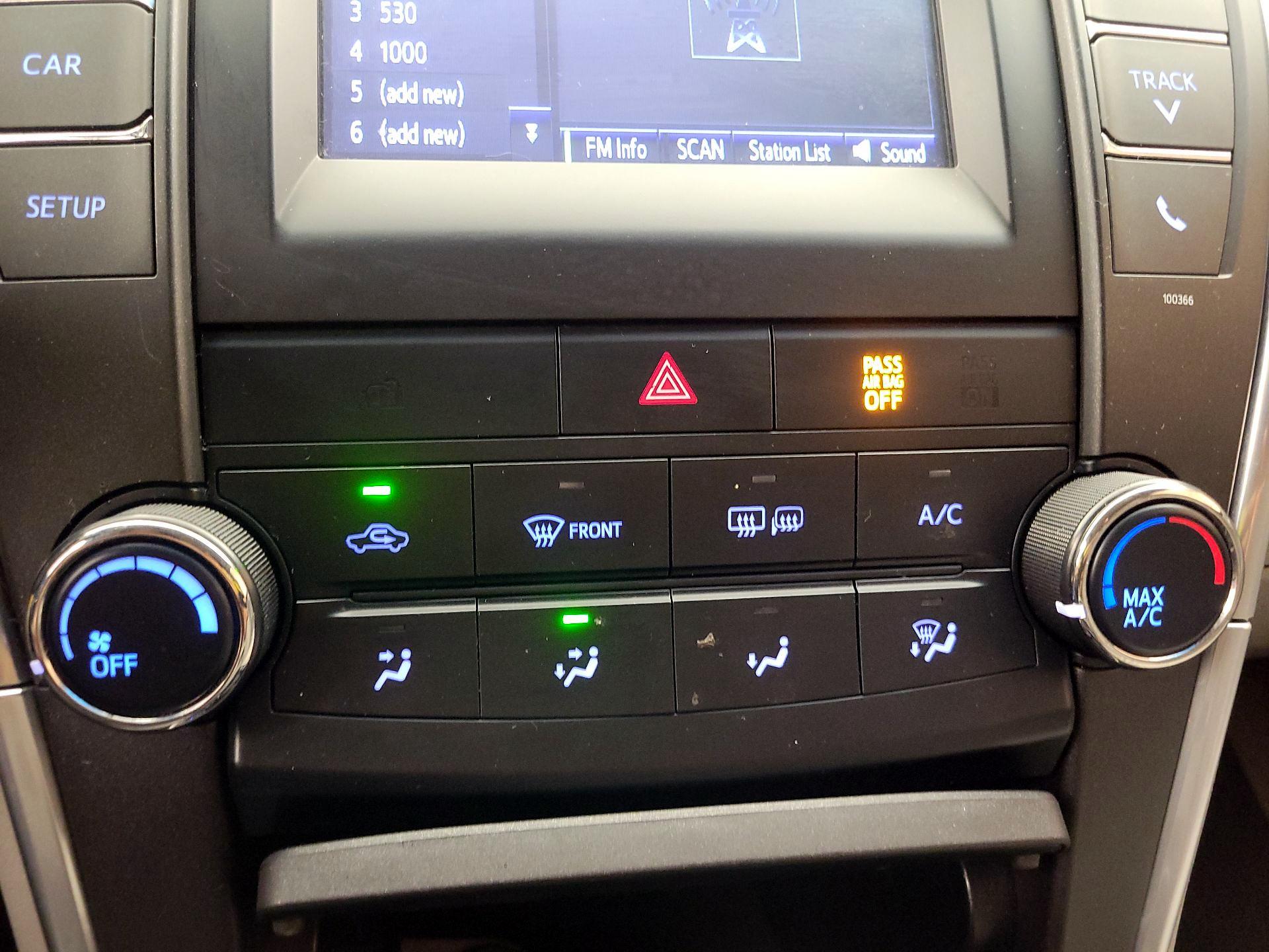 Thumbnail: 2015 Toyota Camry - 16