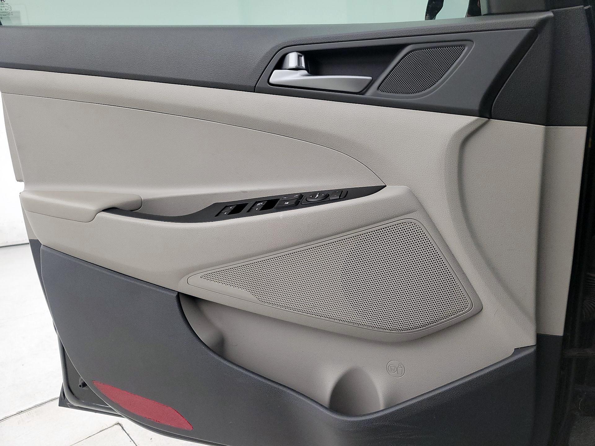 Thumbnail: 2016 Hyundai Tucson - 12