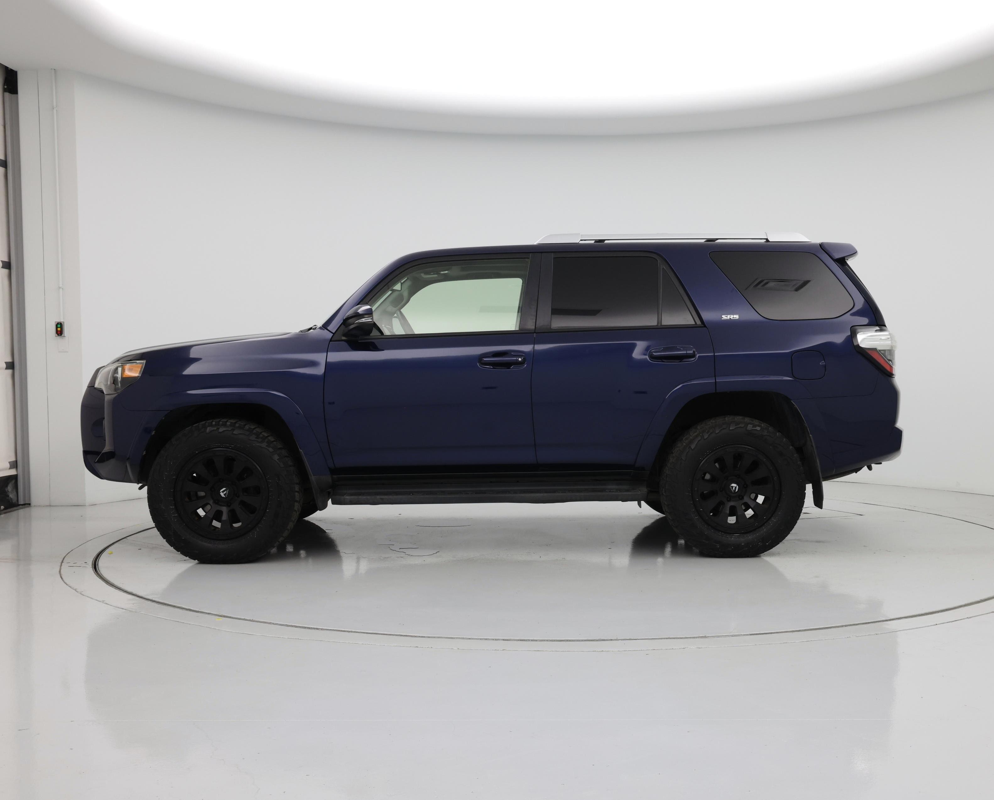 Thumbnail: 2018 Toyota 4Runner - 3